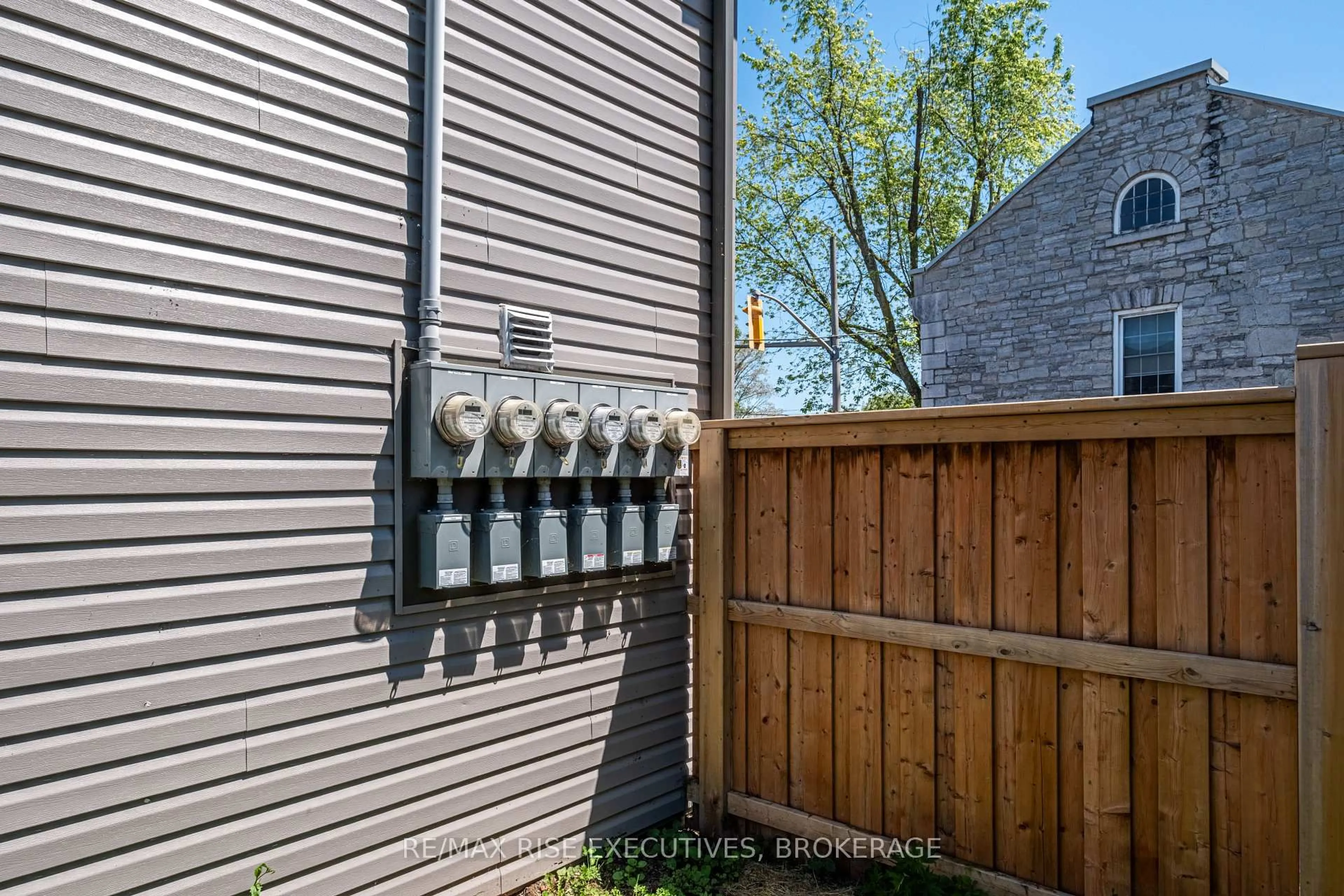 Unknown for 120 Yonge St, Kingston Ontario K7M 1E0