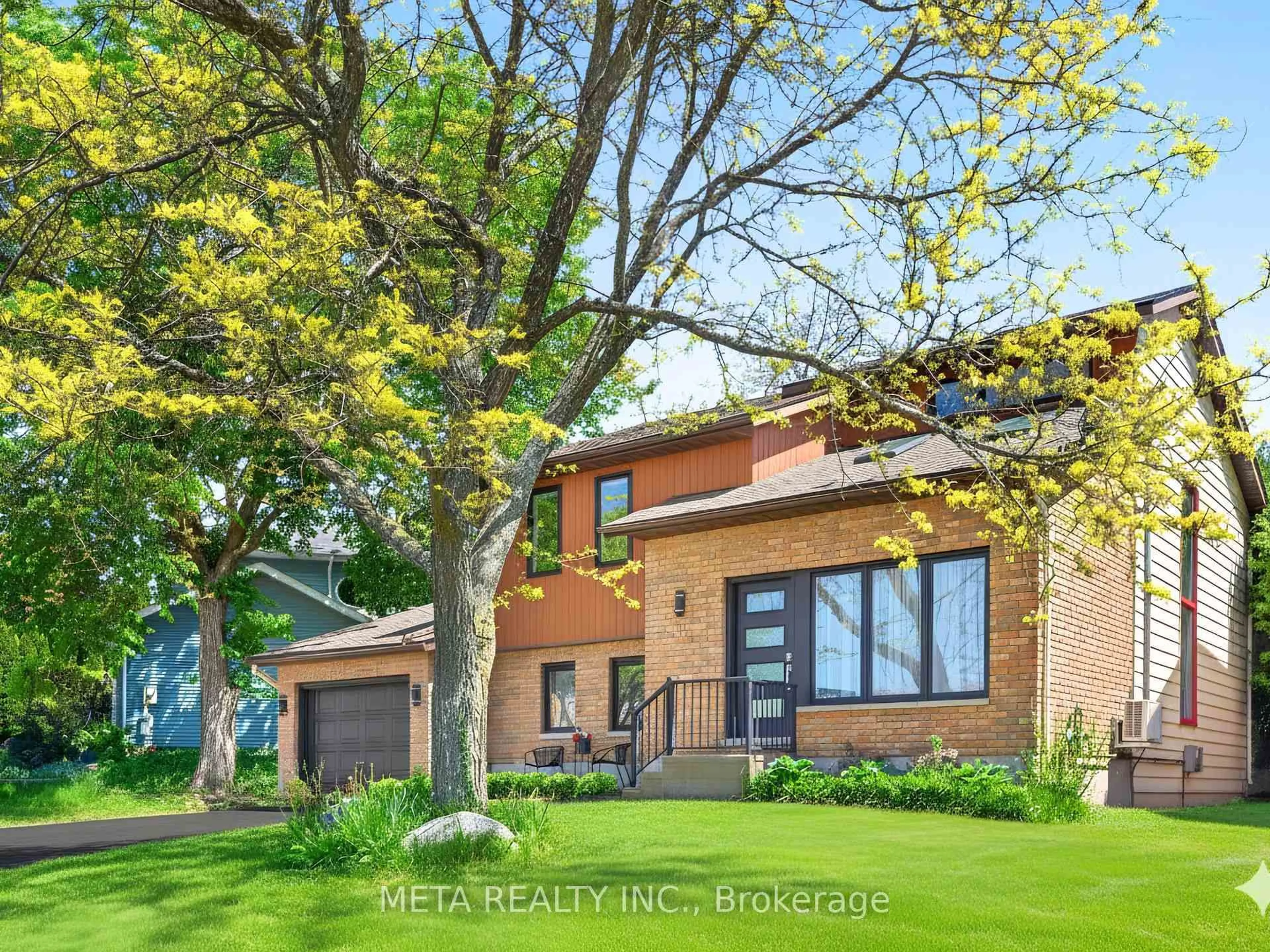 Home with brick exterior material, street for 865 27th St, Owen Sound Ontario N4K 6S5