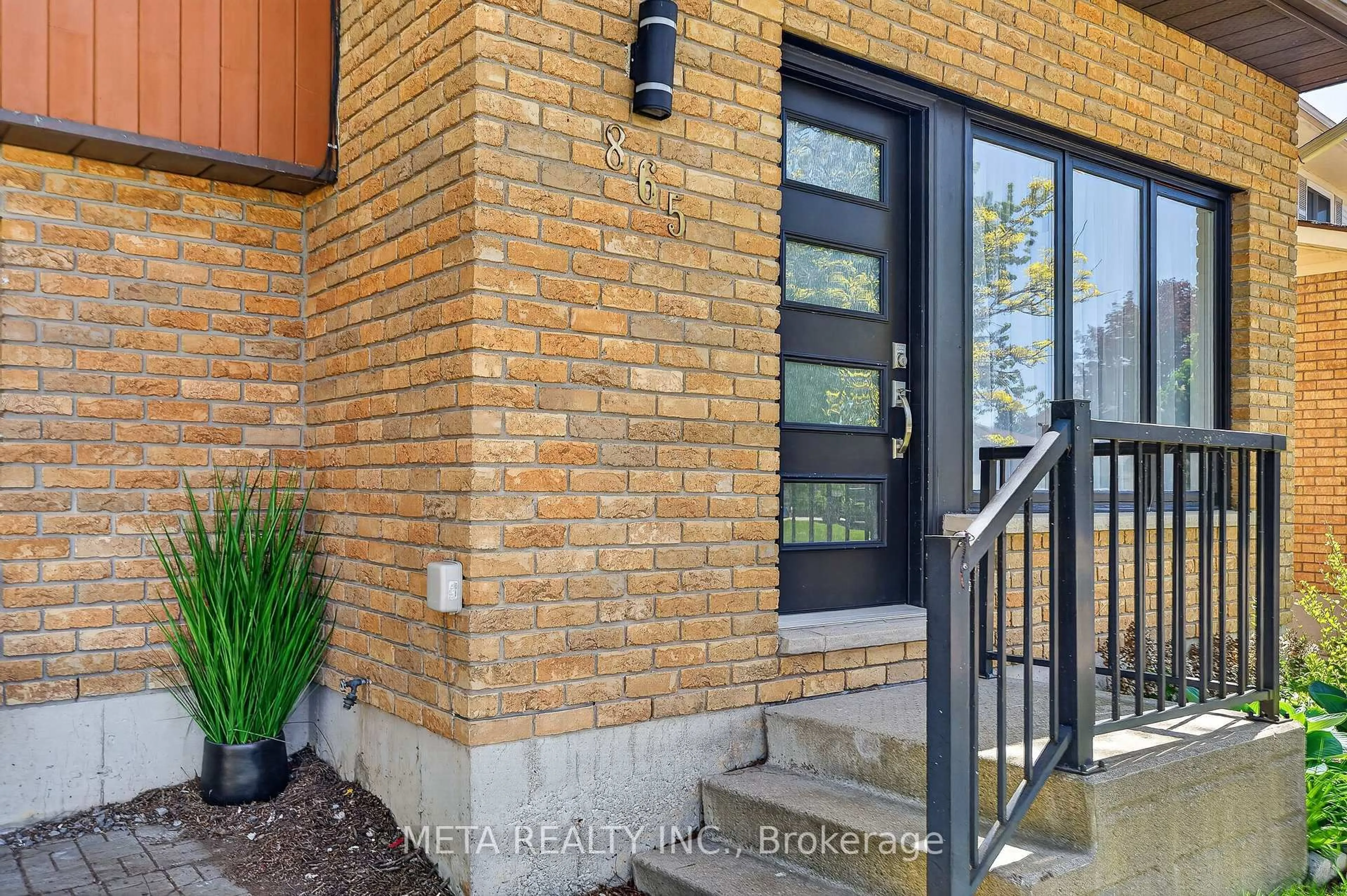 Home with brick exterior material, street for 865 27th St, Owen Sound Ontario N4K 6S5