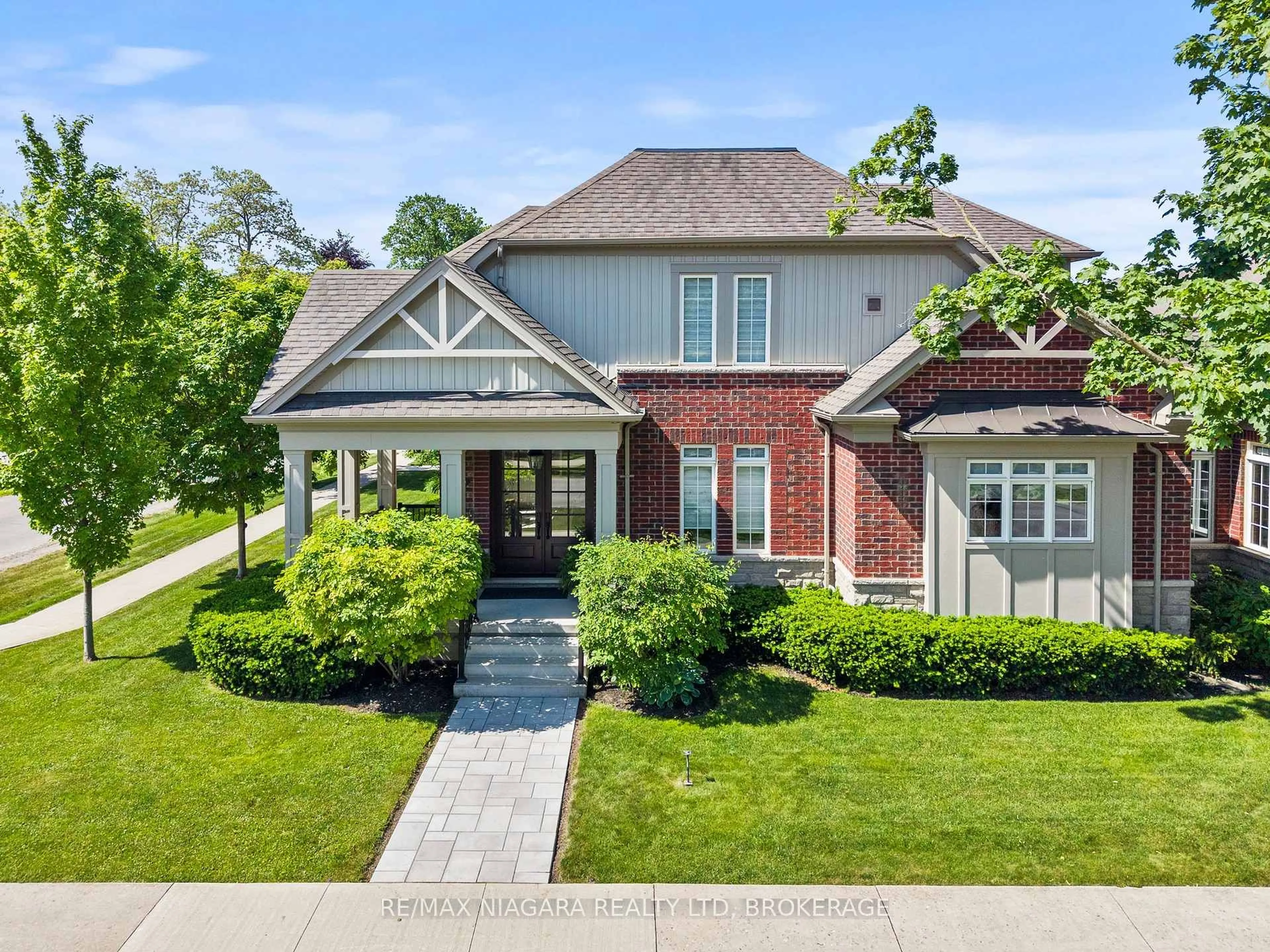 Home with brick exterior material, unknown for 110 John St, Niagara-on-the-Lake Ontario L0S 1J0