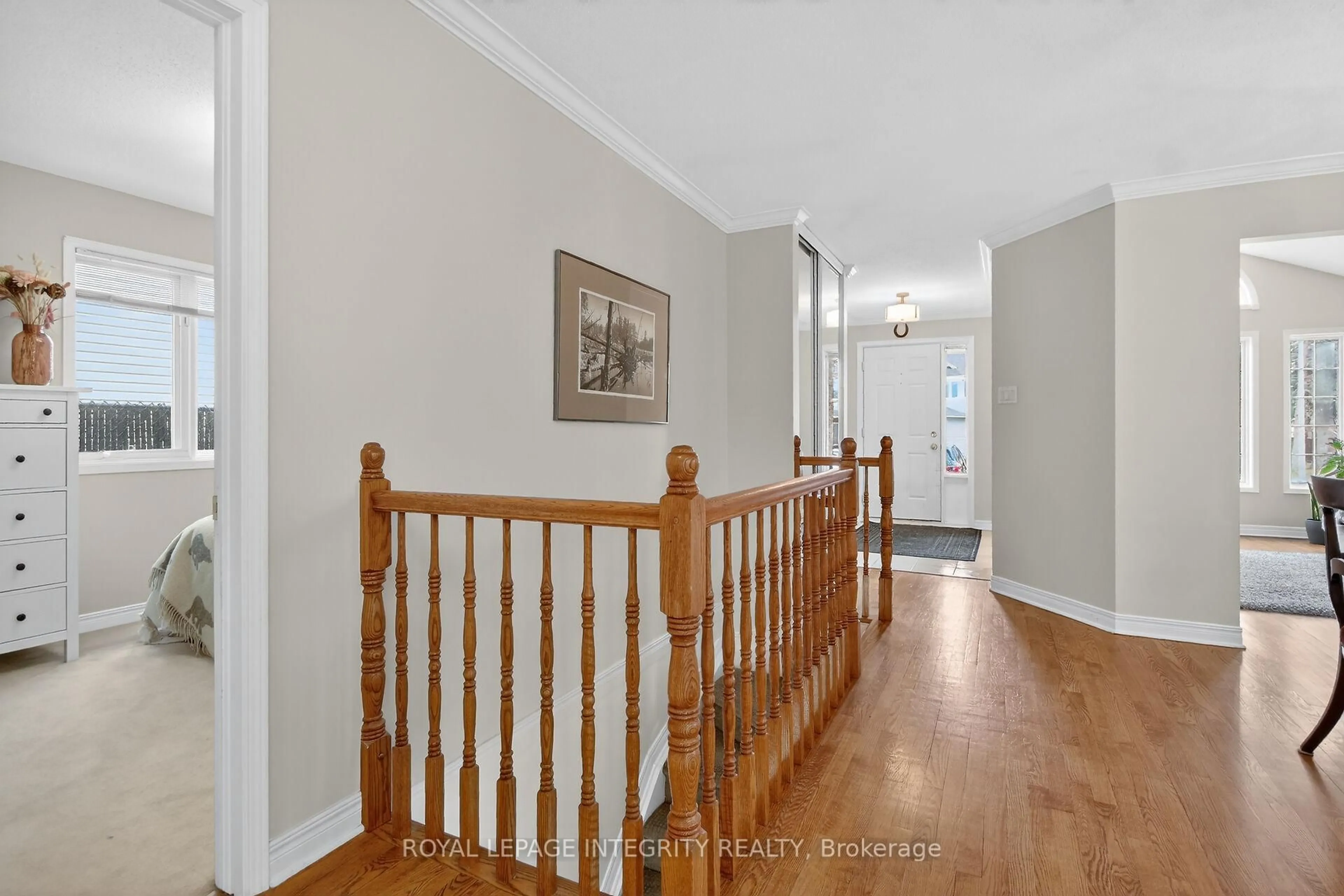 Indoor foyer for 161 Longshire Circ, Nepean Ontario K2J 4L2