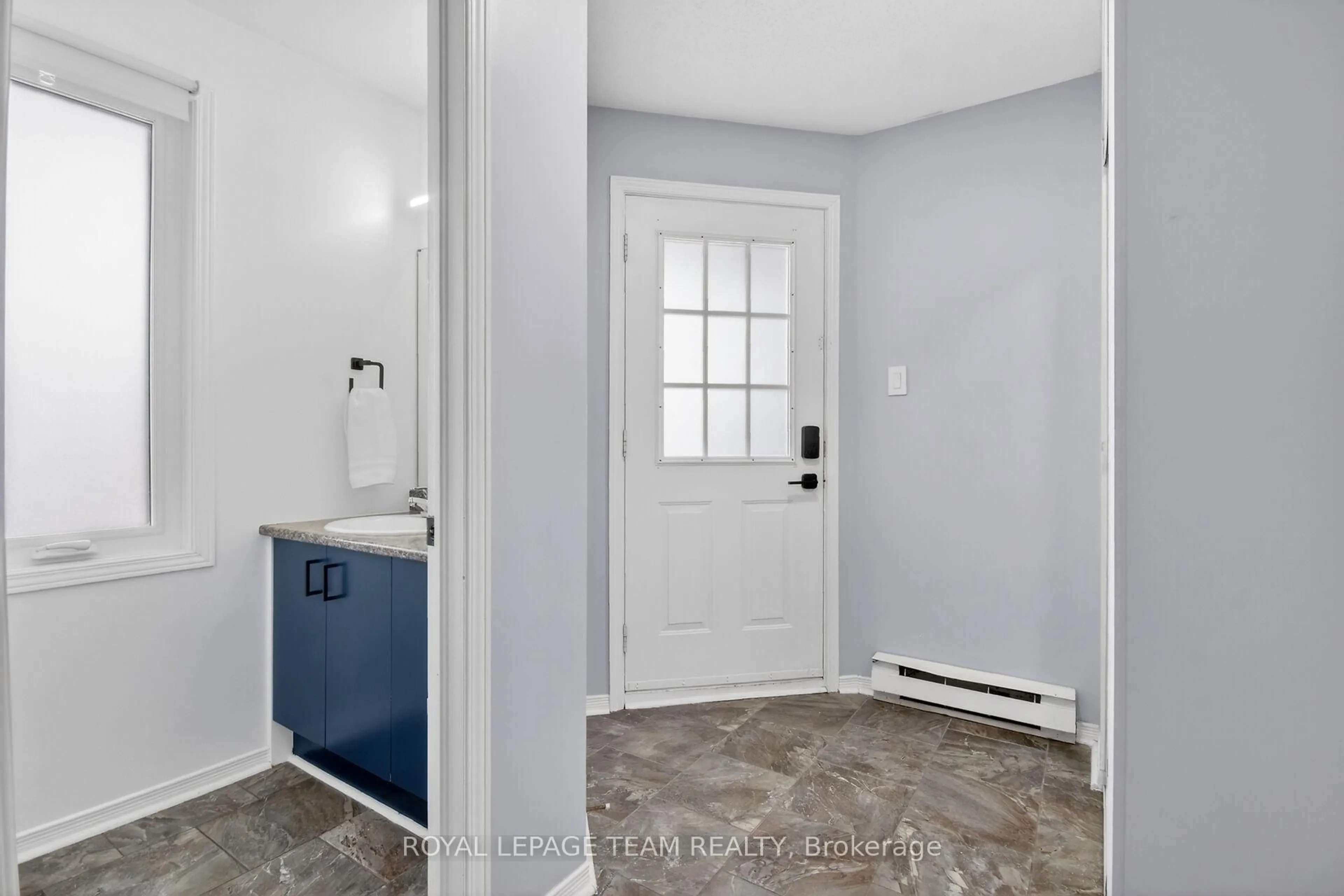 Indoor entryway for 299 Castor St #102, Russell Ontario K4R 1E9