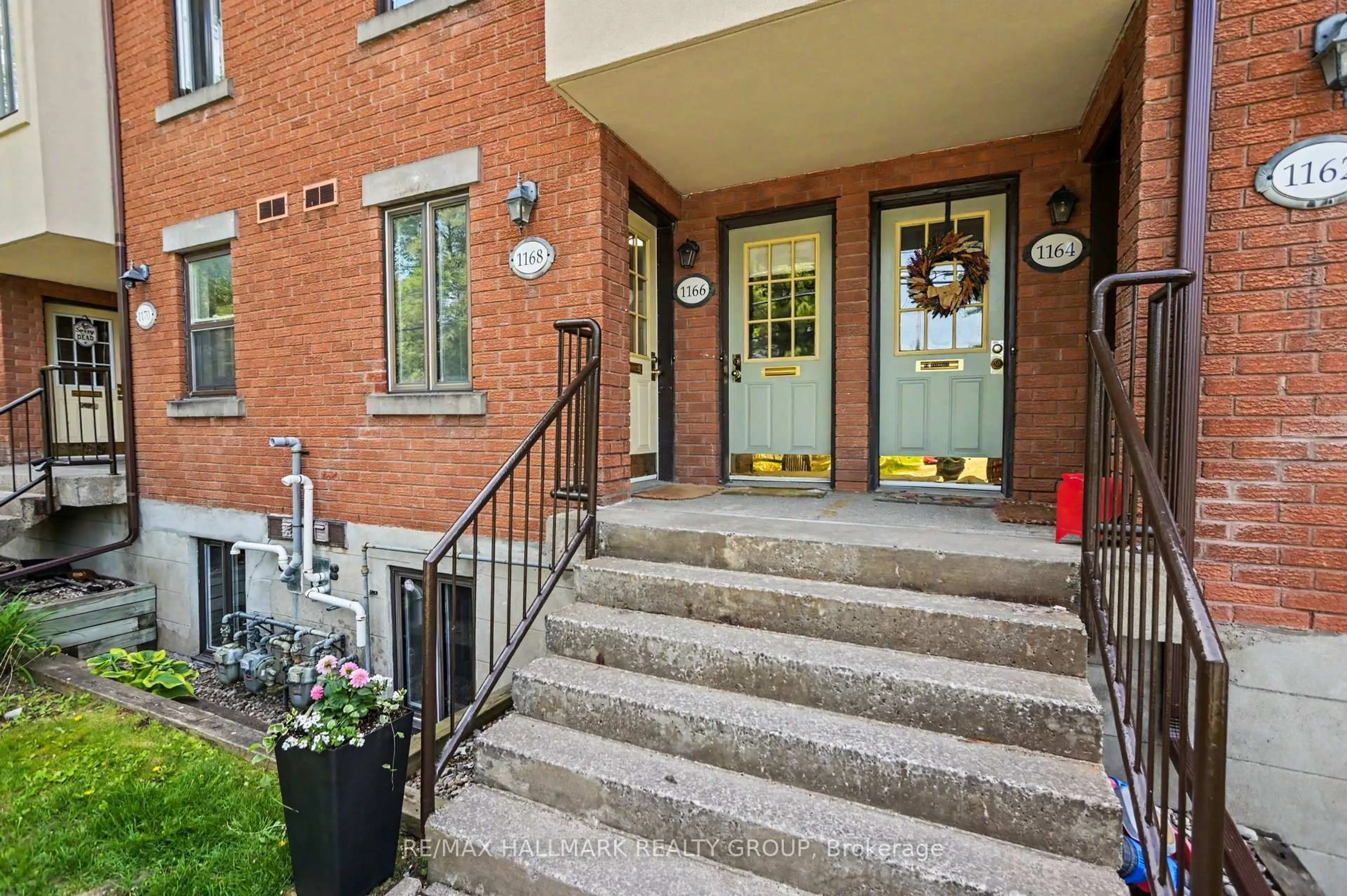 Unknown for 1168 Blasdell Ave, Ottawa Ontario K1K 4H5