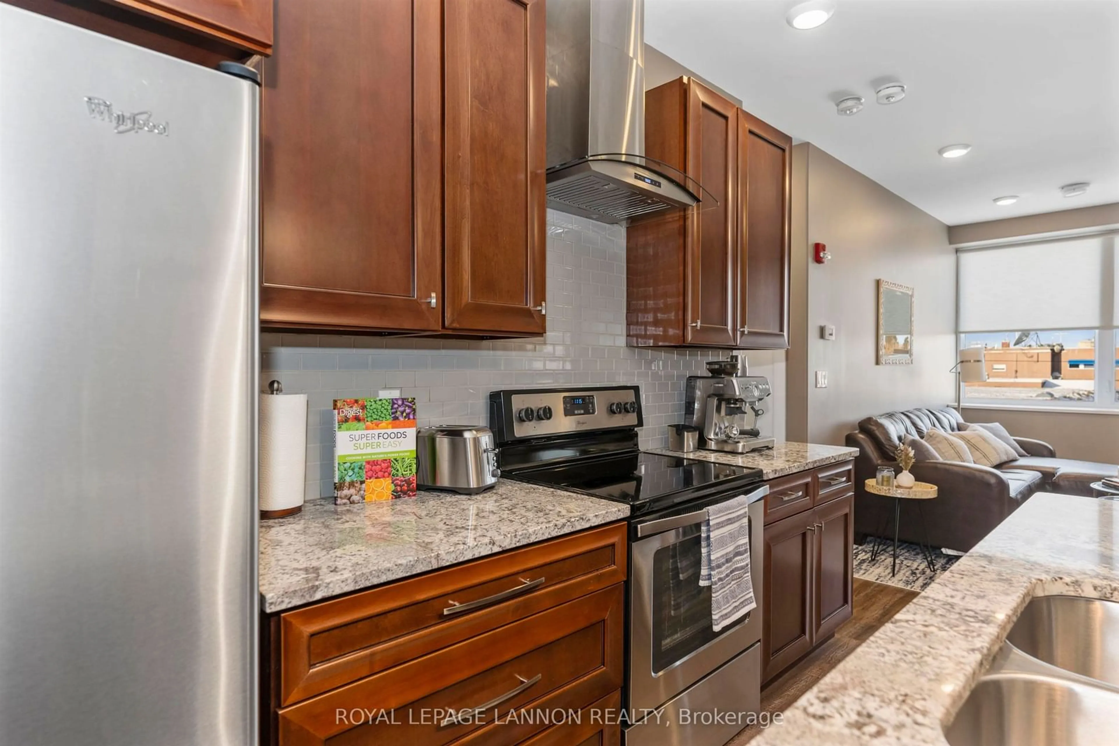 Open concept kitchen, unknown for 96 High St #1325, Thunder Bay Ontario P7A 5R3
