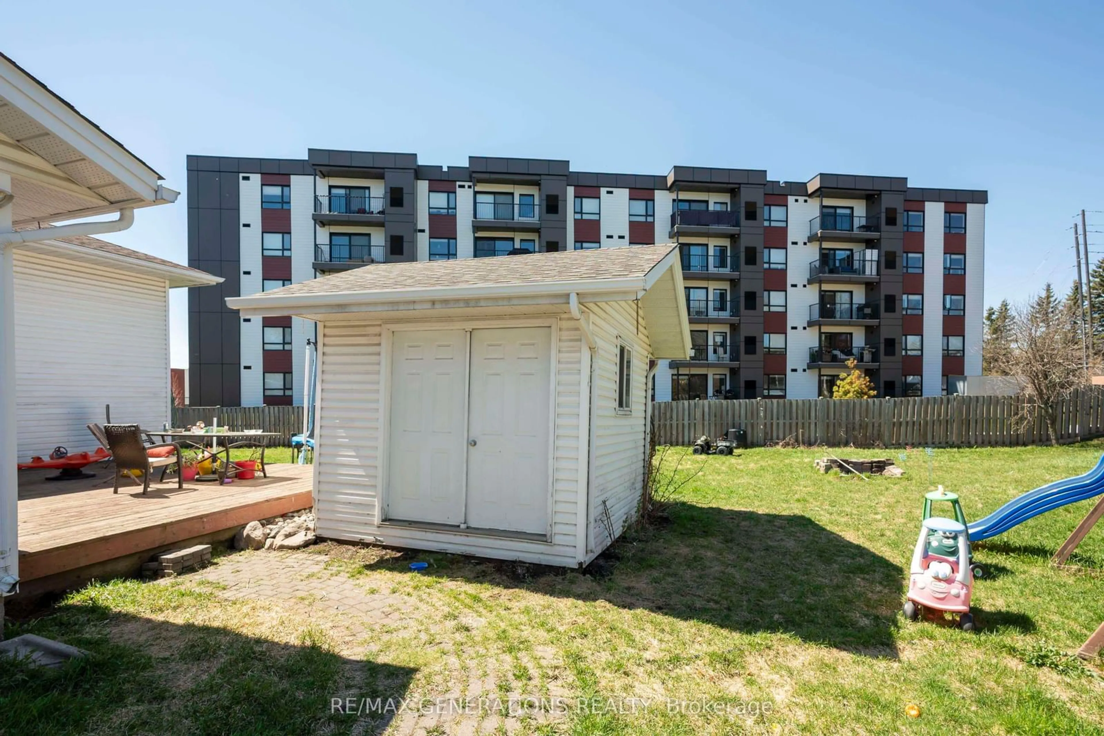 Unknown for 215 LINDEN Crt, Thunder Bay Ontario P7B 6R6