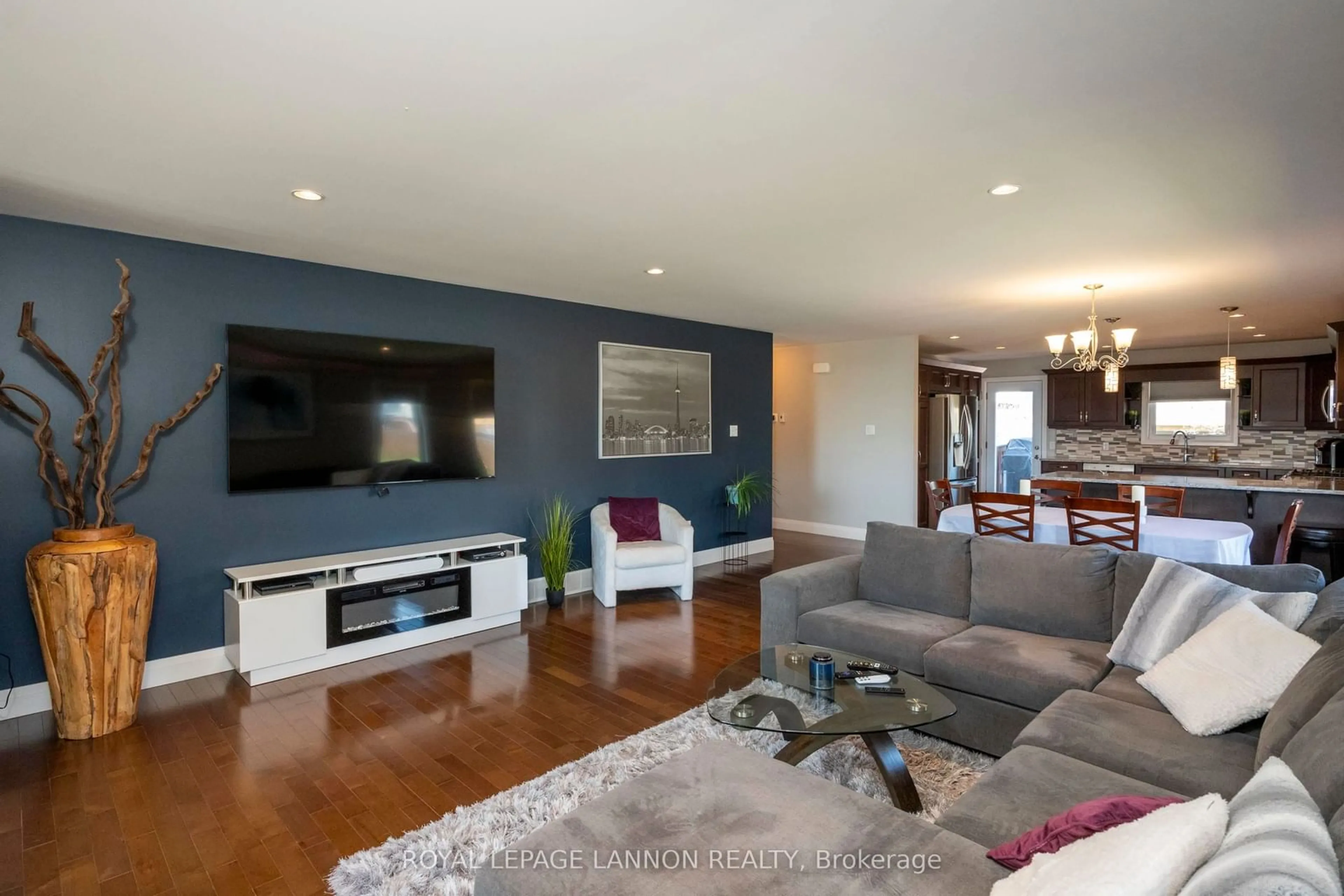Living room with furniture, unknown for 218 Sunflower St, Thunder Bay Ontario P7G 0W3