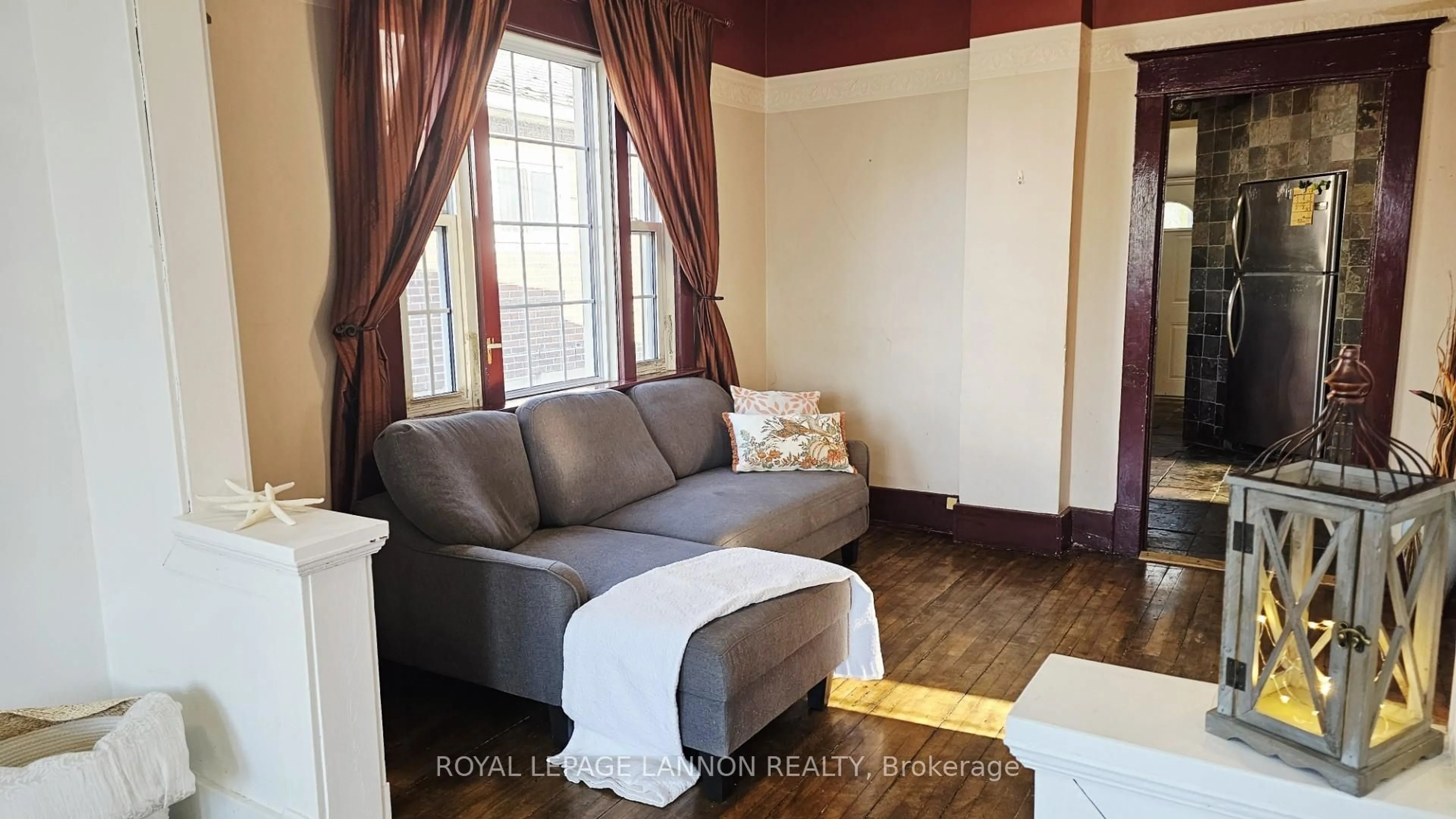 Living room with furniture, wood/laminate floor for 283 Brock St, Thunder Bay Ontario P7E 4H3