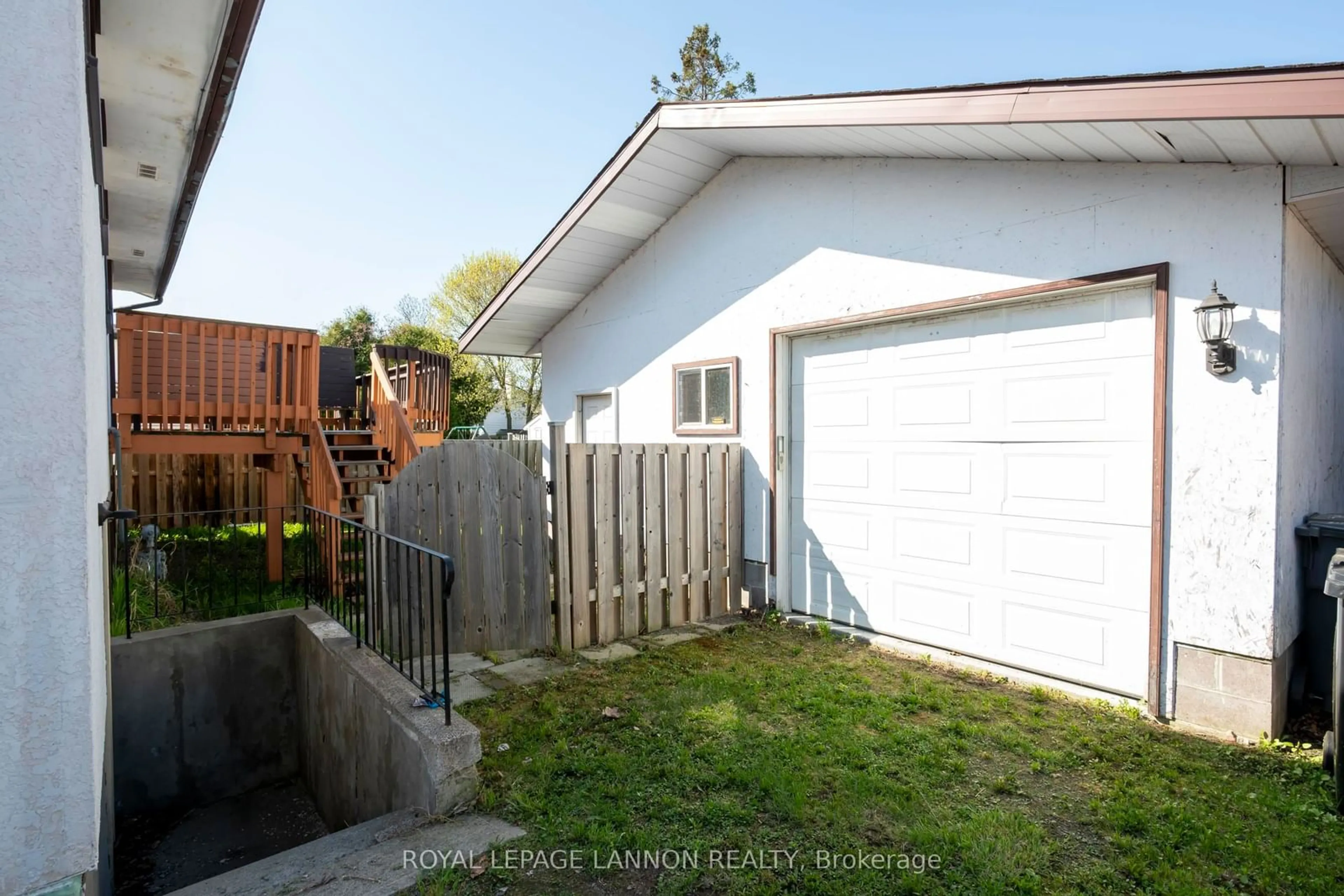 Patio, street for 423 Brittany Drive, Thunder Bay Ontario P7B 5P3