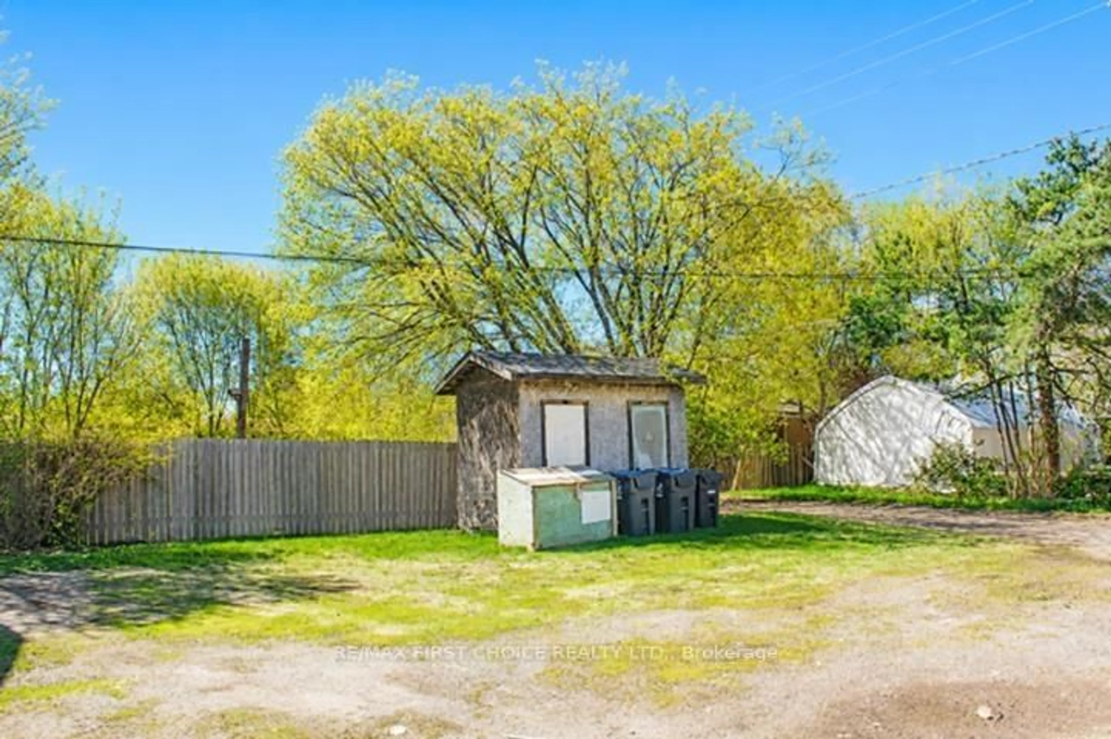 Shed for 303 Frederica St, Thunder Bay Ontario P7E 3W4