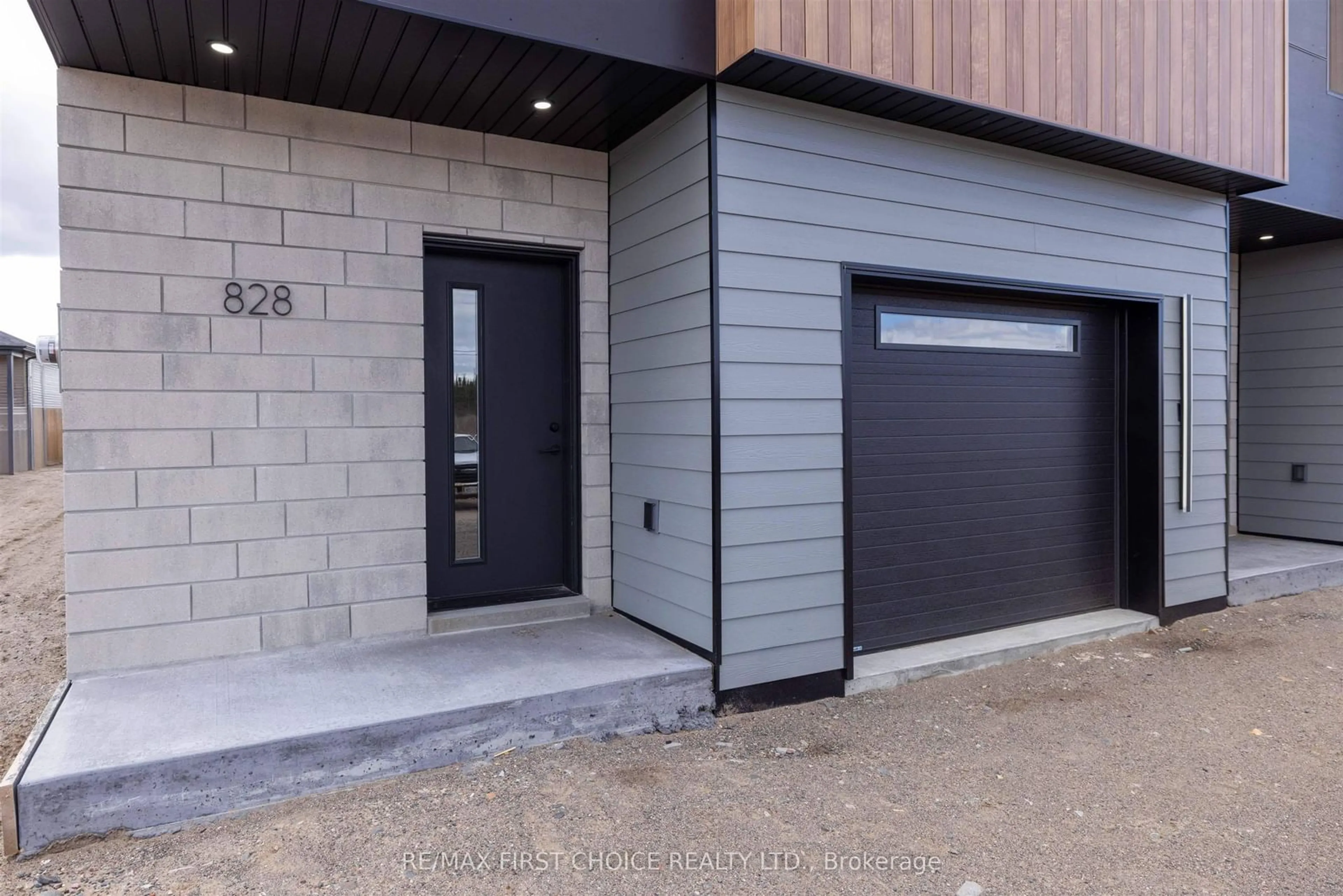 Unknown for 828 Weiler Blvd, Thunder Bay Ontario P7C 0A7