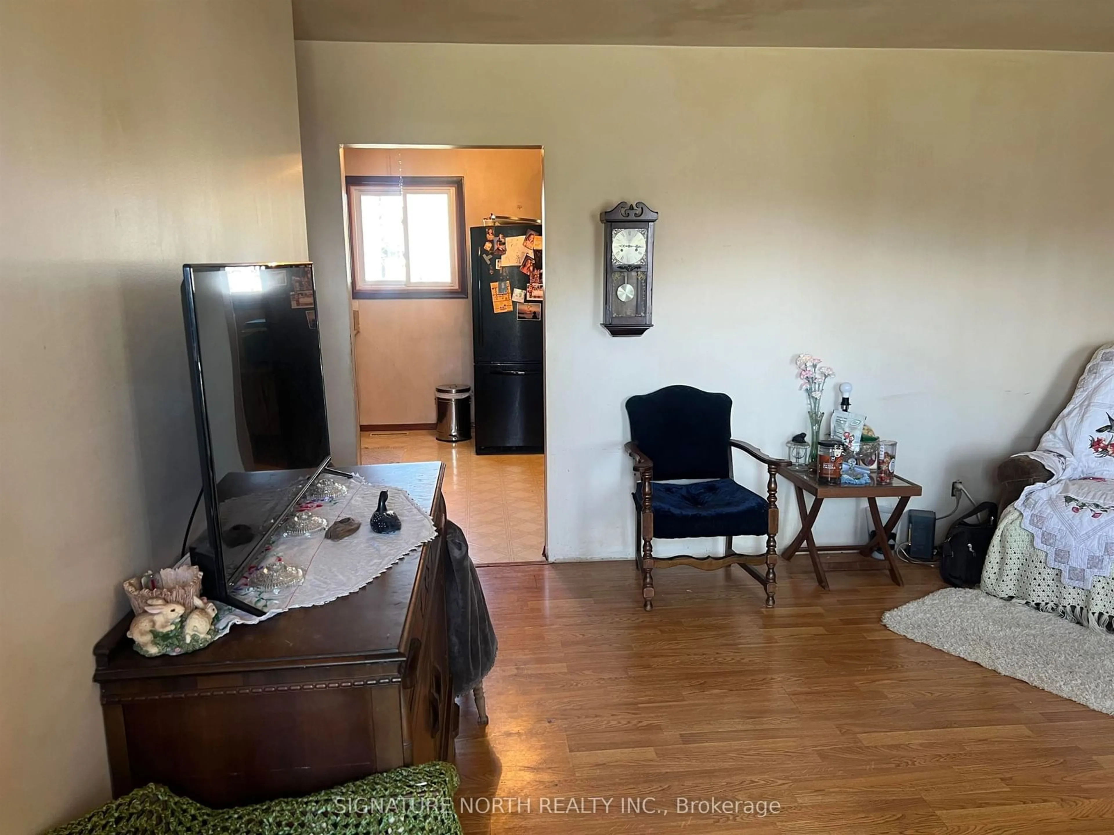 A pic of a room for 447 Pineview Bywy, Thunder Bay Ontario P7C 1Y6
