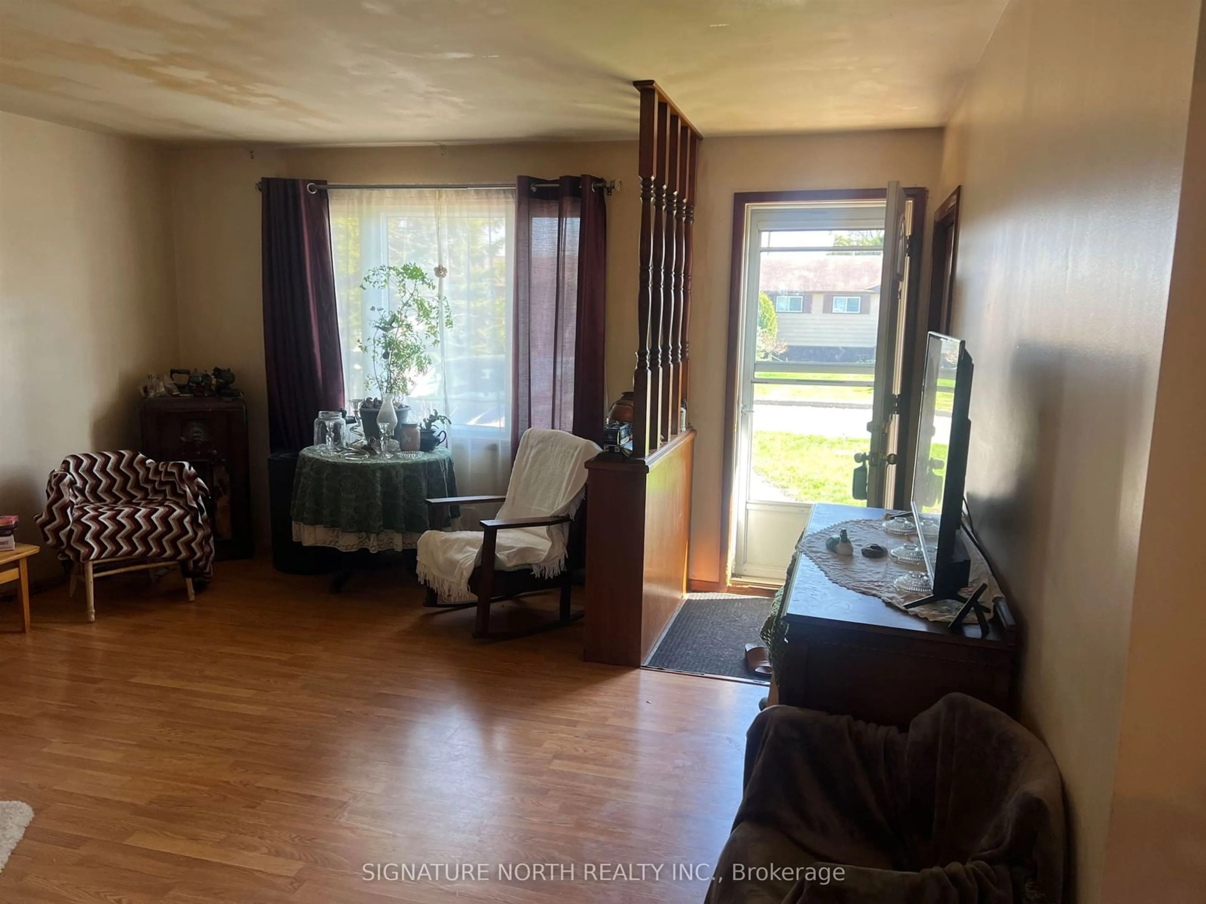 A pic of a room for 447 Pineview Bywy, Thunder Bay Ontario P7C 1Y6