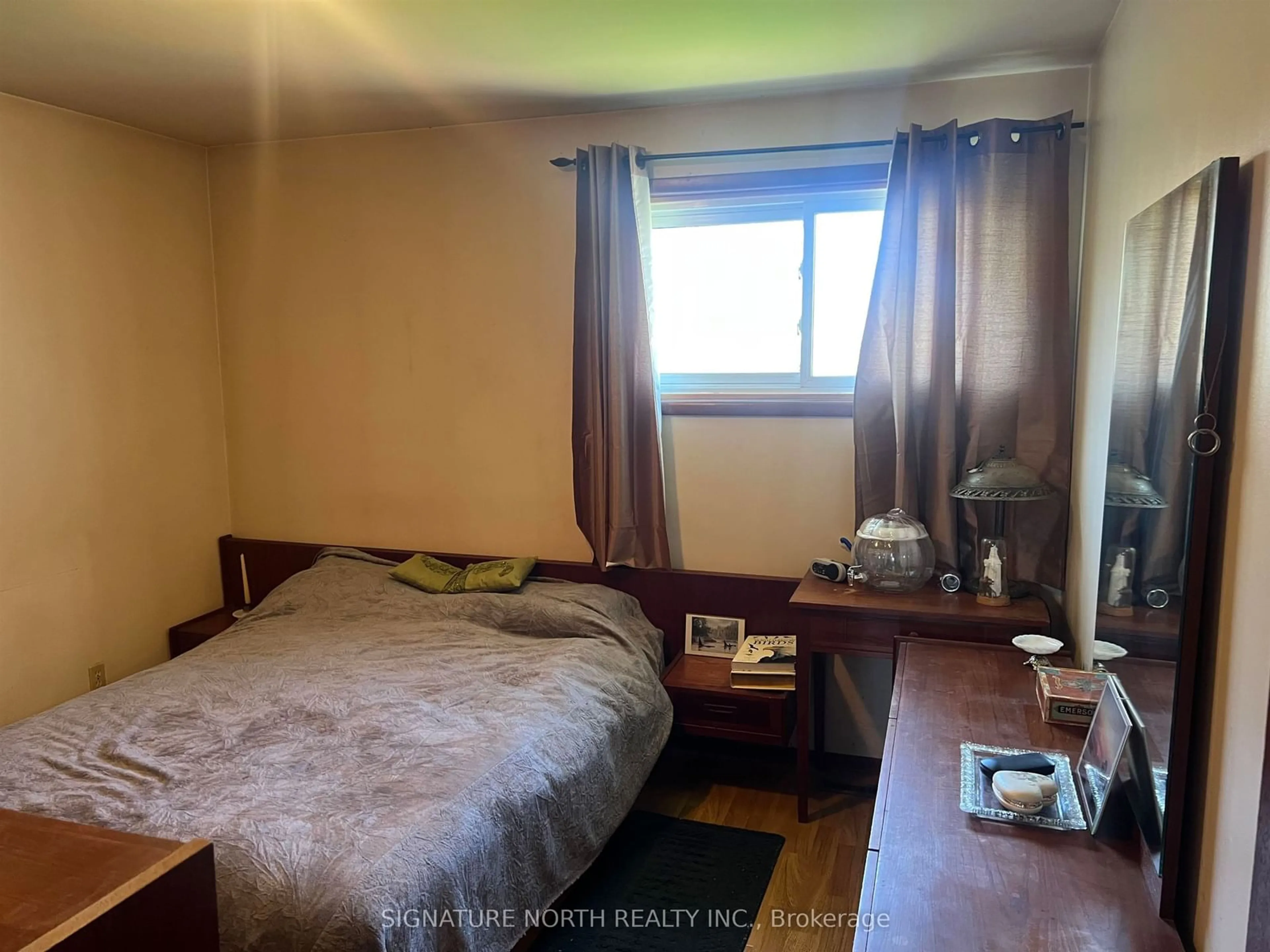 A pic of a room for 447 Pineview Bywy, Thunder Bay Ontario P7C 1Y6