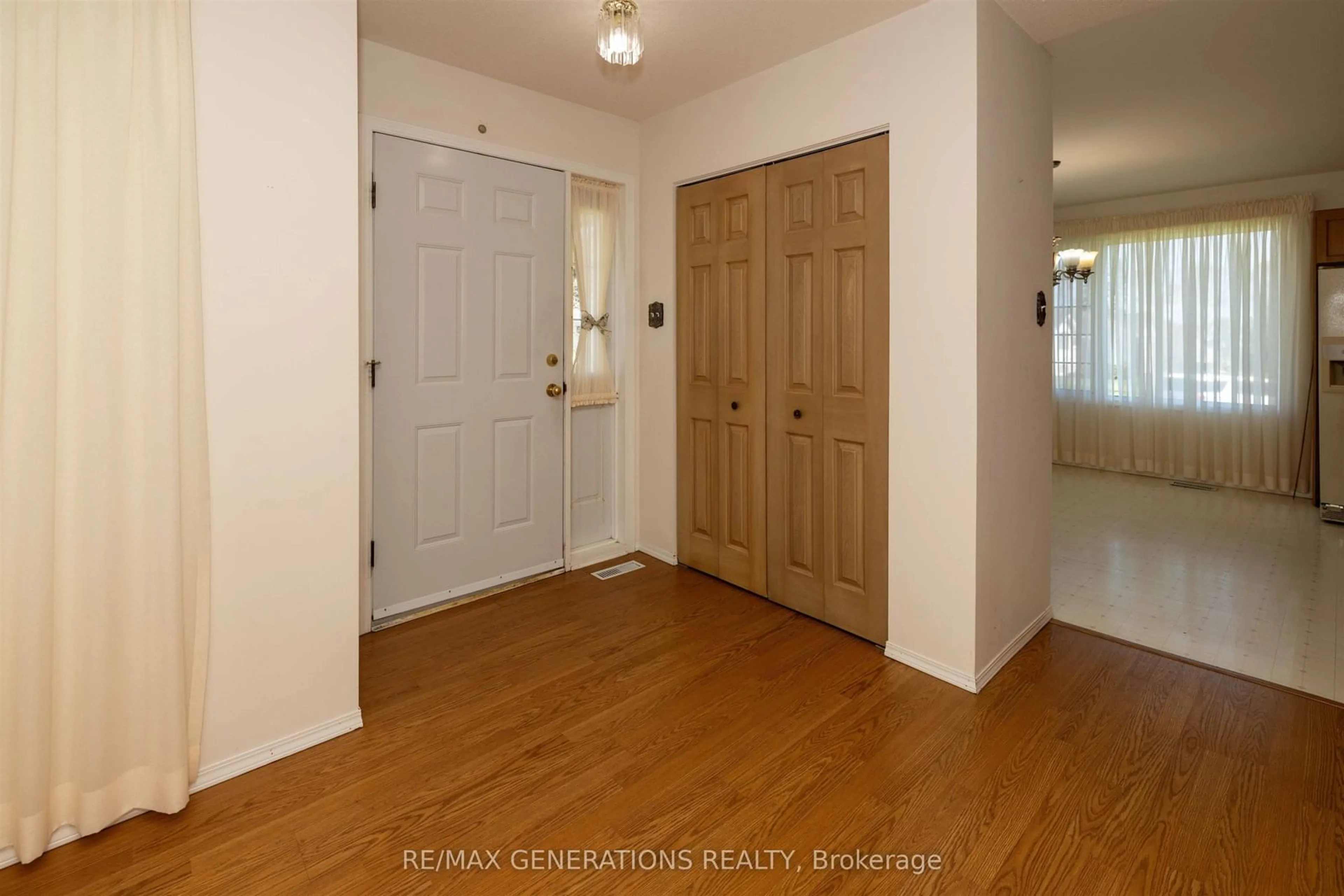 Indoor entryway for 439 Jameson St, Thunder Bay Ontario P7G 1E2