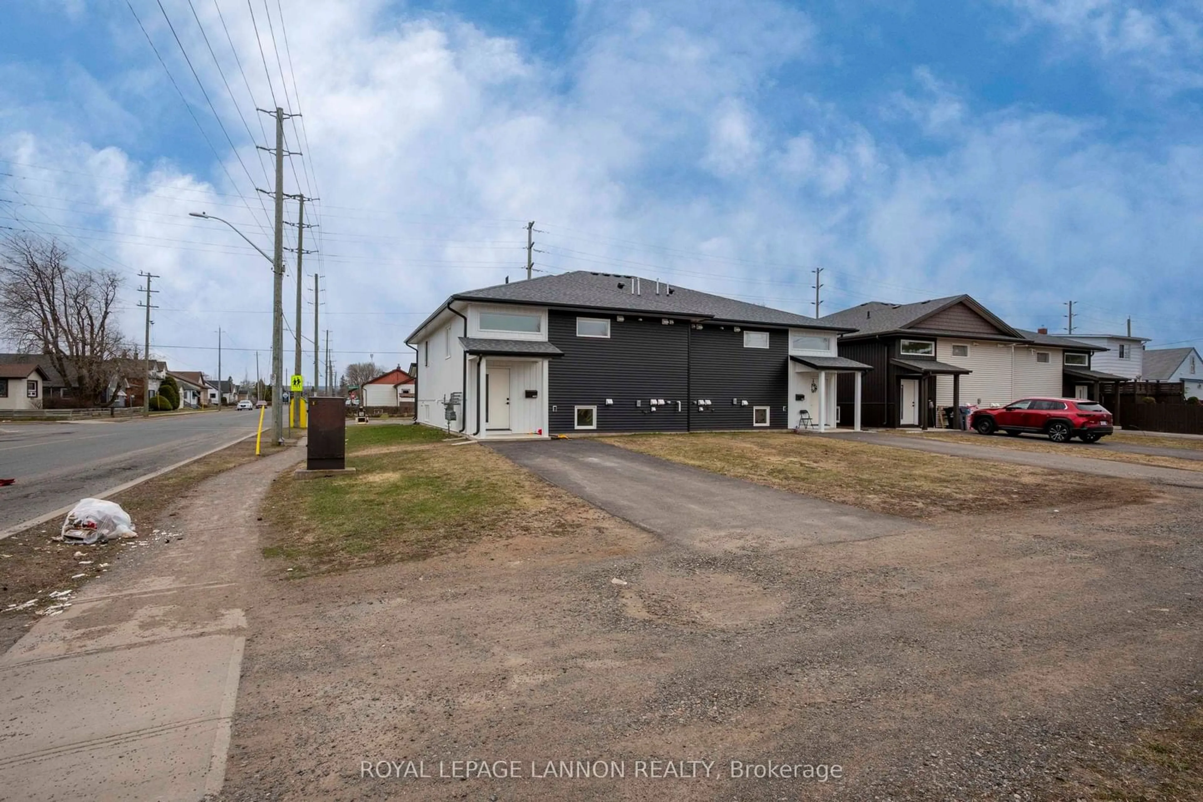 A pic from outside/outdoor area/front of a property/back of a property/a pic from drone, street for 401 Empire Ave, Thunder Bay Ontario P7E 4S3