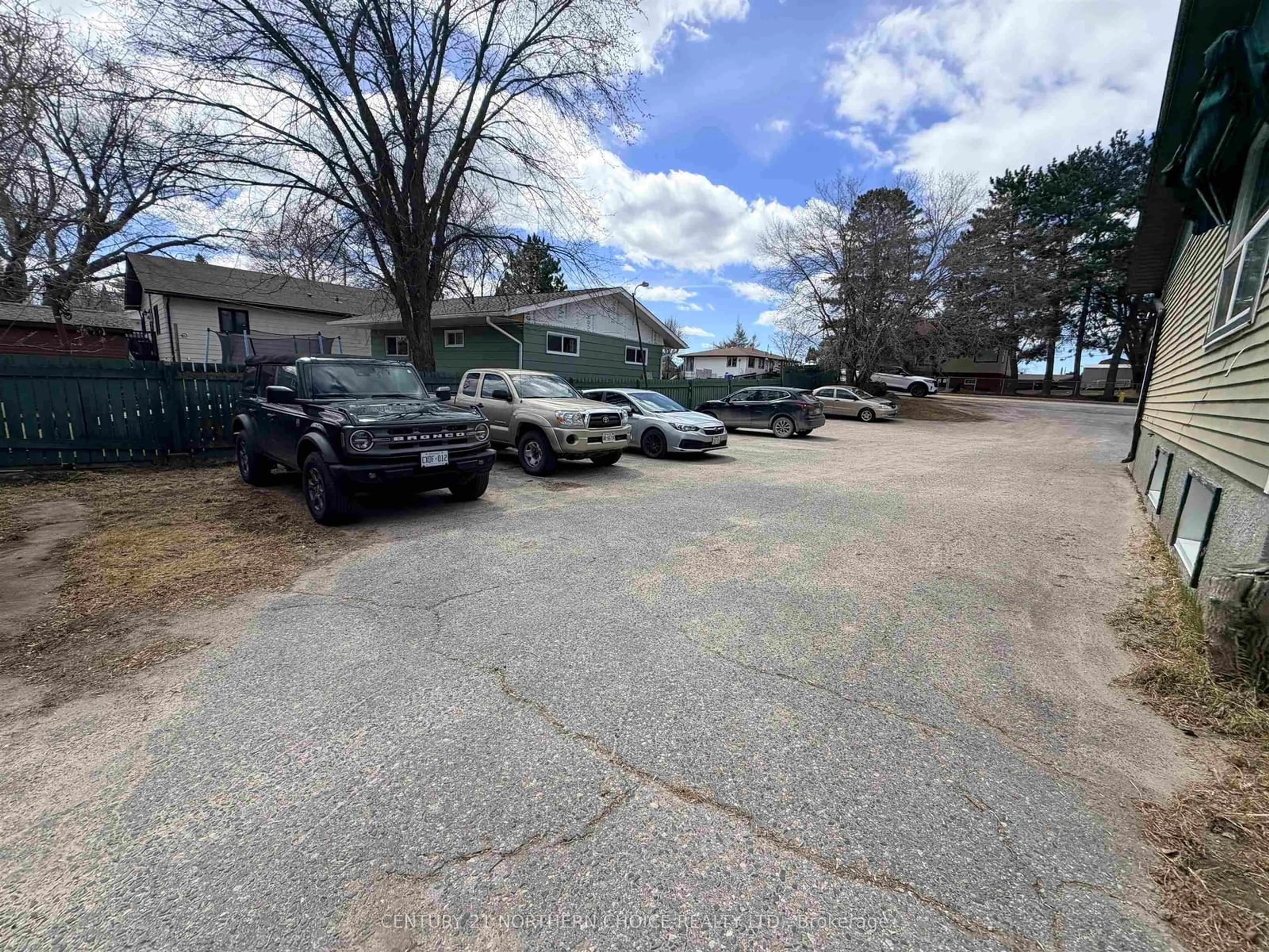 A pic from outside/outdoor area/front of a property/back of a property/a pic from drone, street for 637 FIFTH AVENUE SOUTH, Kenora Ontario P9N 2A9