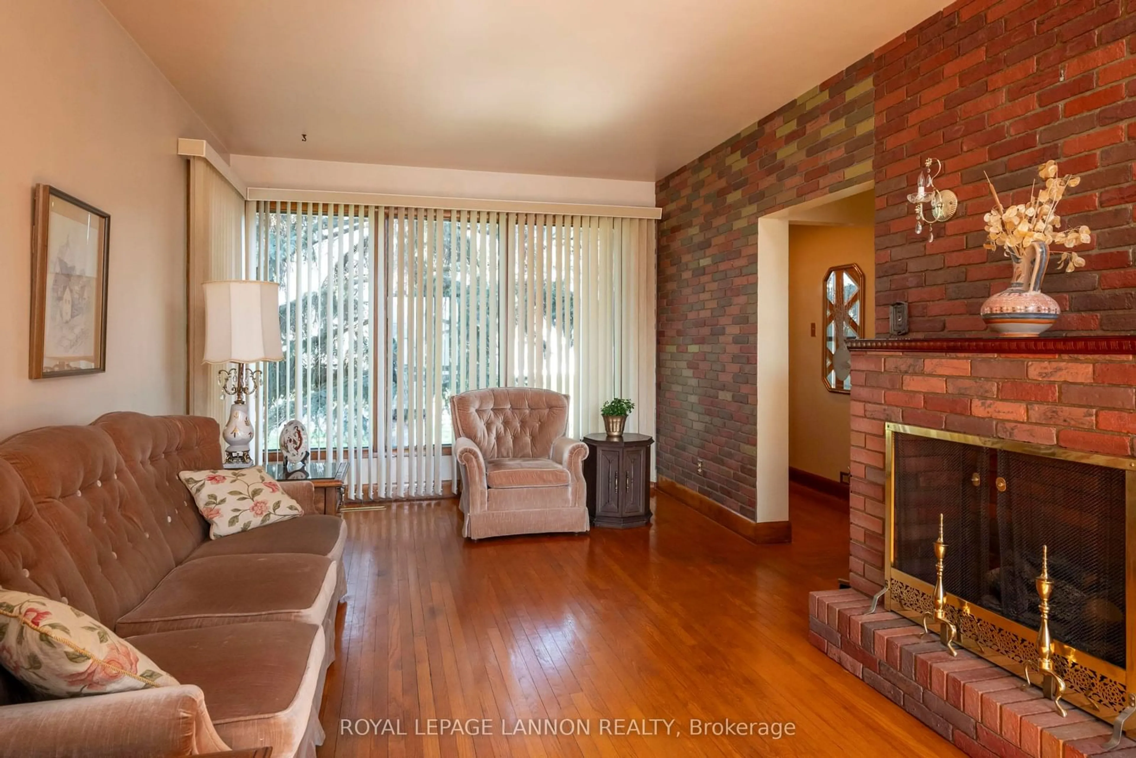 Living room with furniture, wood/laminate floor for 231 ALDER Ave, Thunder Bay Ontario P7B 4T8