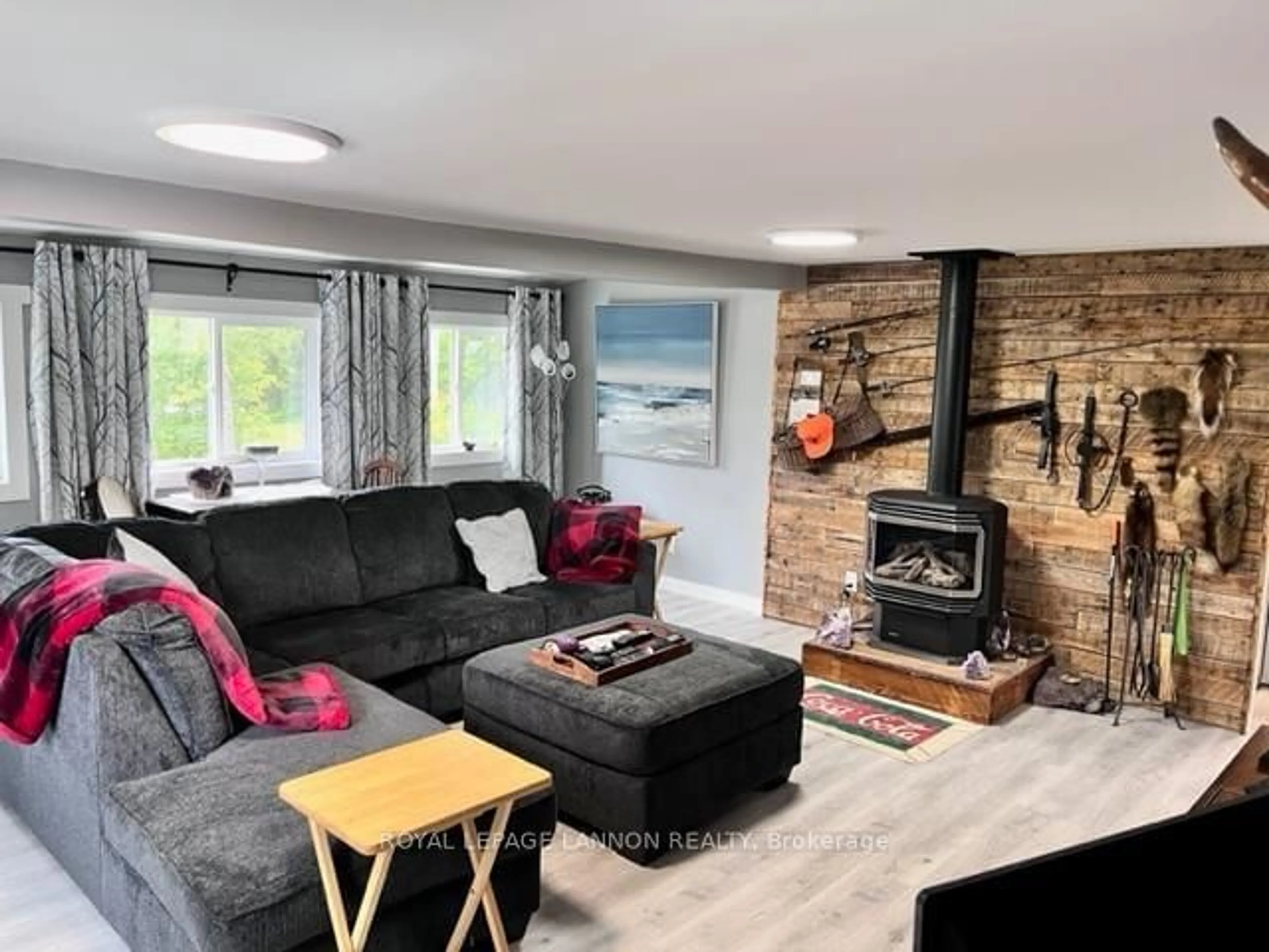 Living room with furniture, unknown for 167 & 170 Road 5 North, Shuniah Ontario P0T 2M0