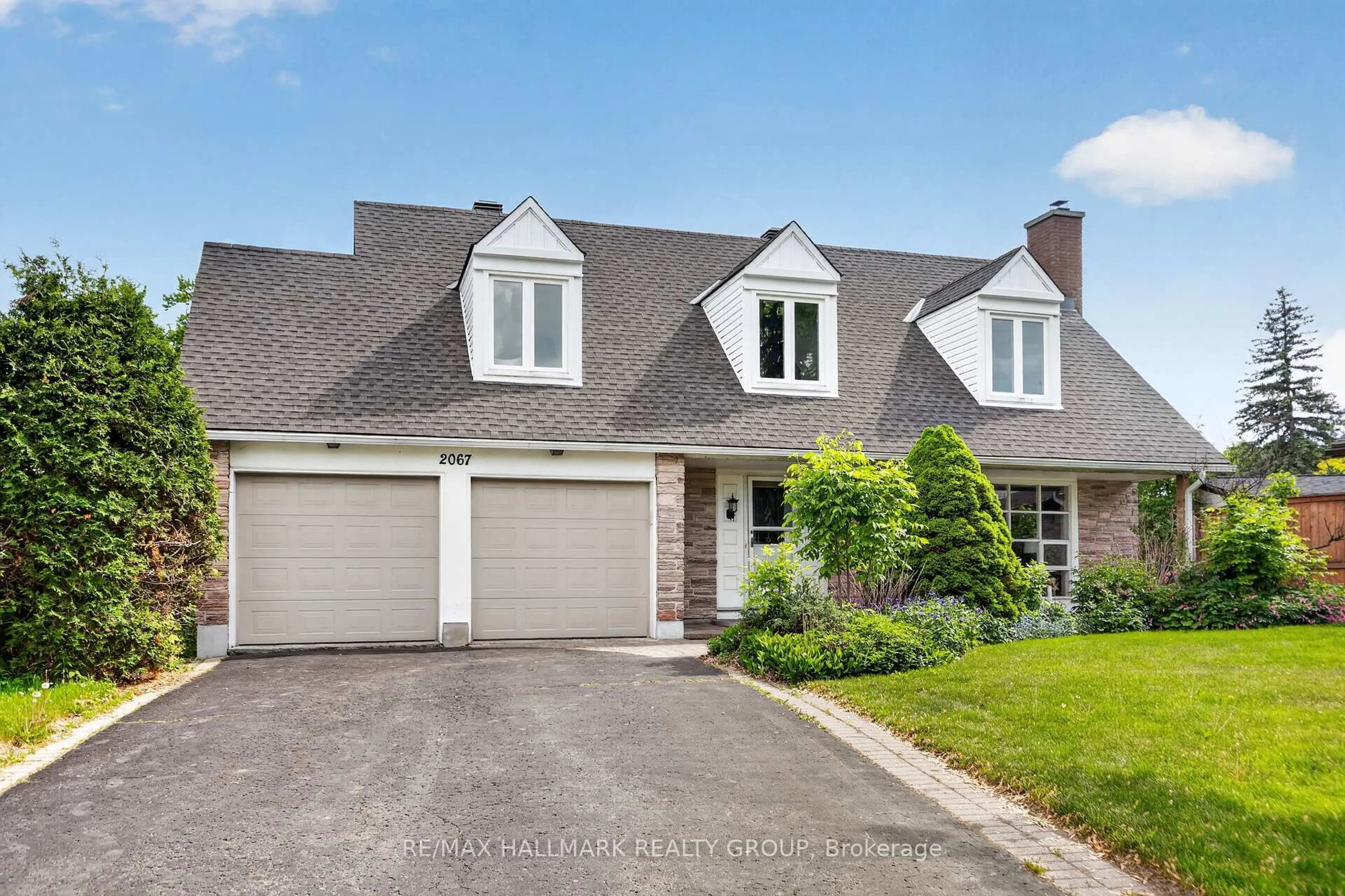 Home with brick exterior material, street for 2067 Woodglen Cres, Ottawa Ontario K1J 6G6