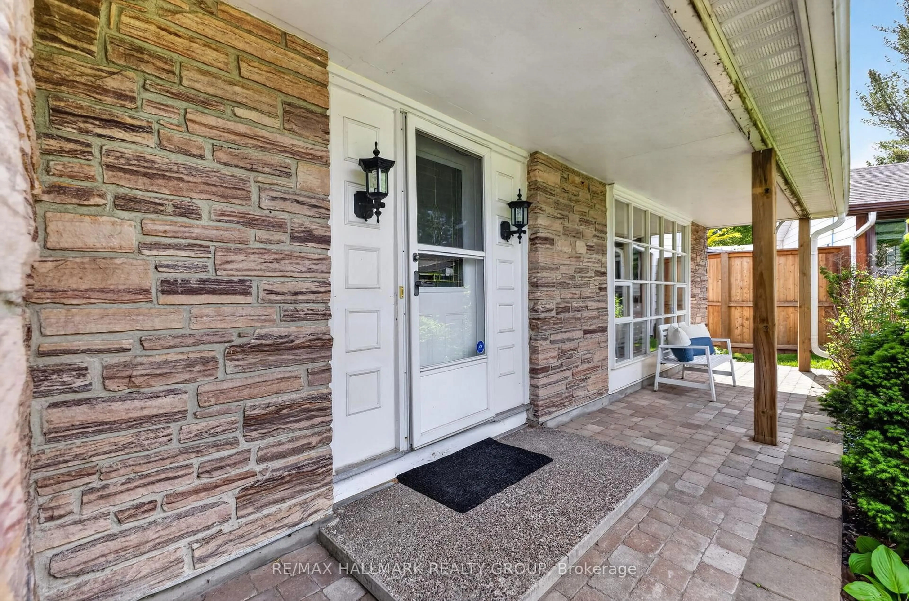 Unknown for 2067 Woodglen Cres, Ottawa Ontario K1J 6G6