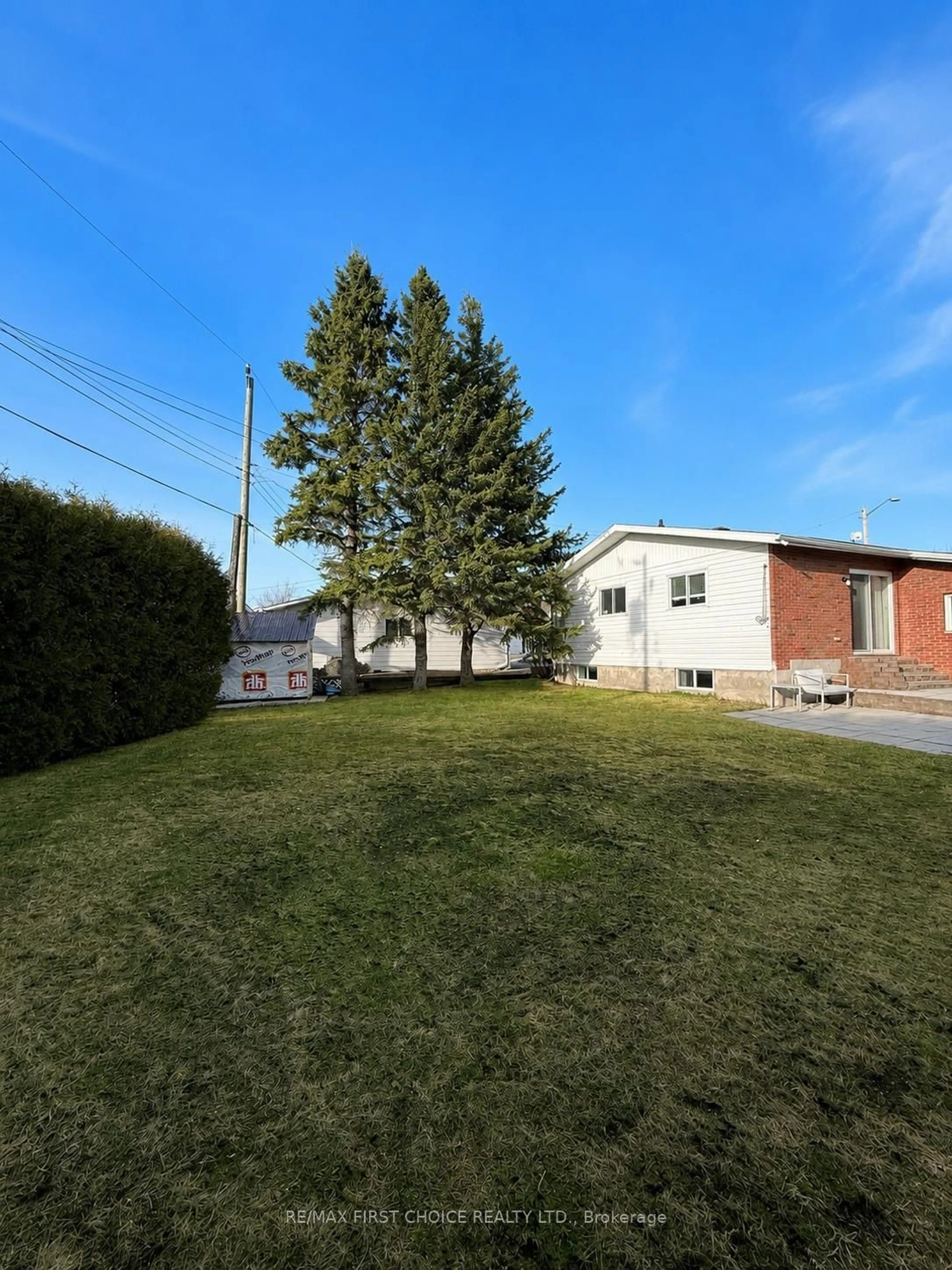 A pic from outside/outdoor area/front of a property/back of a property/a pic from drone, street for 110 Court St, Greenstone Ontario P0T 2A0