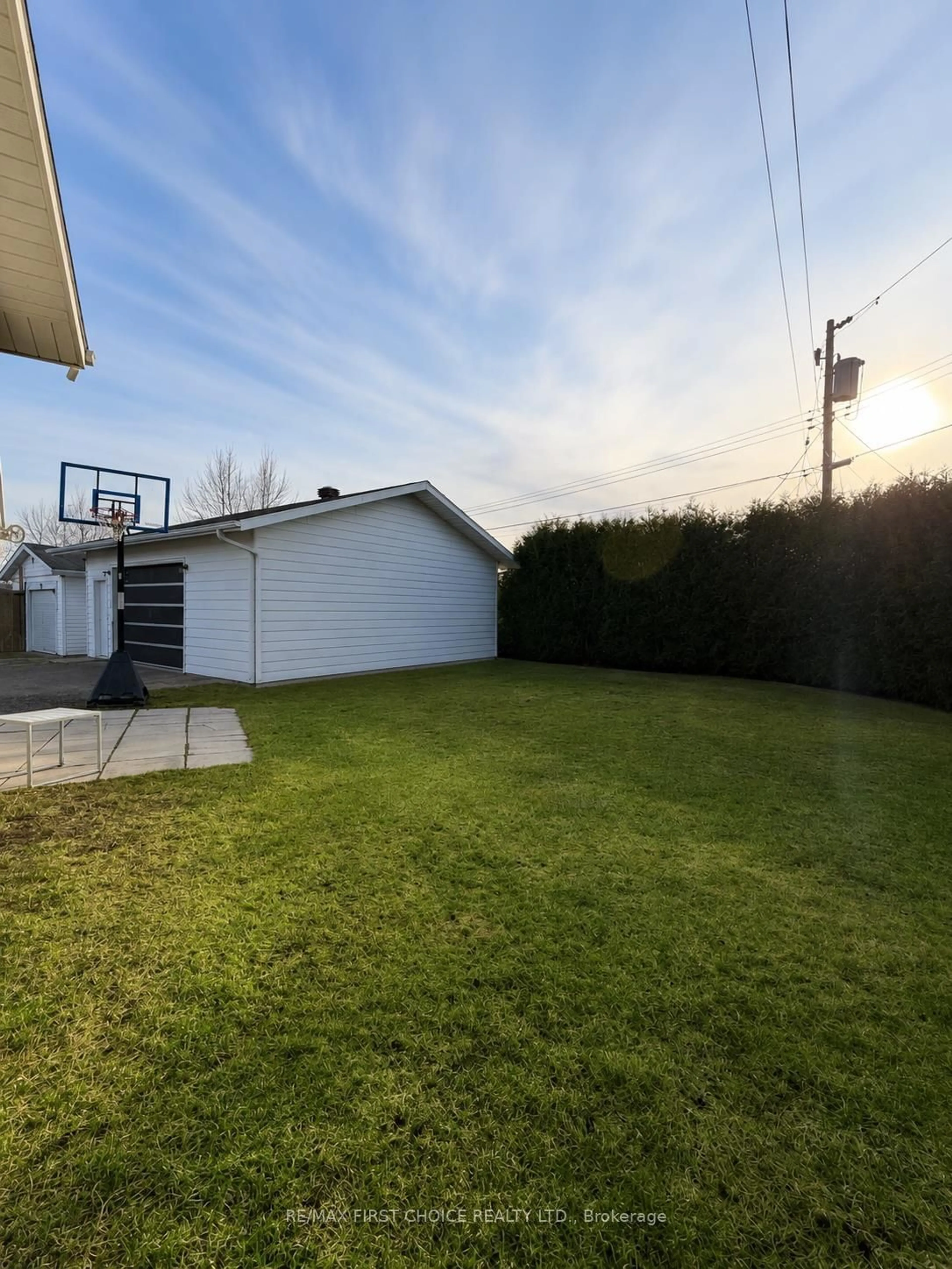 A pic from outside/outdoor area/front of a property/back of a property/a pic from drone, street for 110 Court St, Greenstone Ontario P0T 2A0