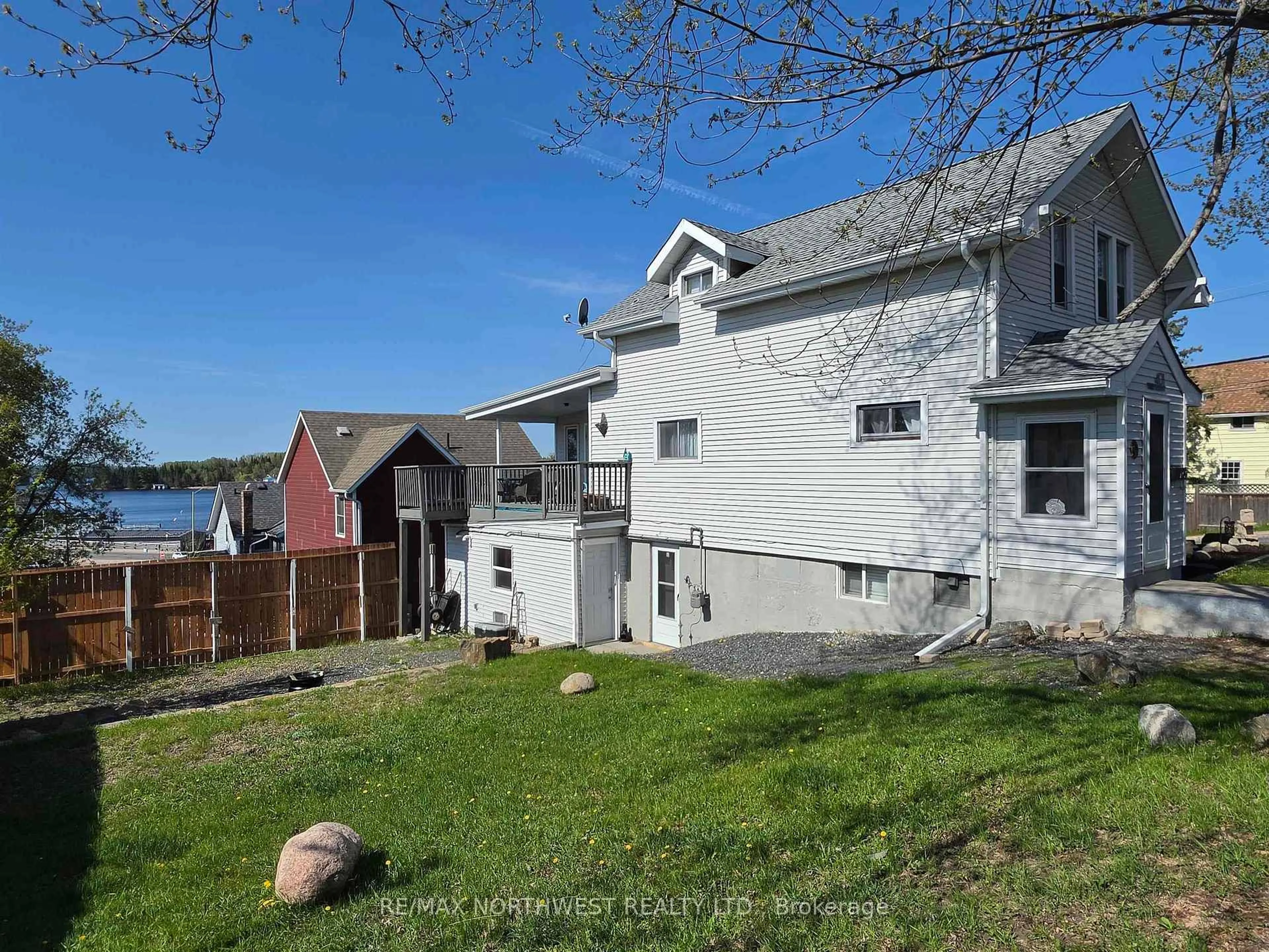 A pic from outside/outdoor area/front of a property/back of a property/a pic from drone, unknown for 401 Third Street South, Kenora Ontario P9N 1J2