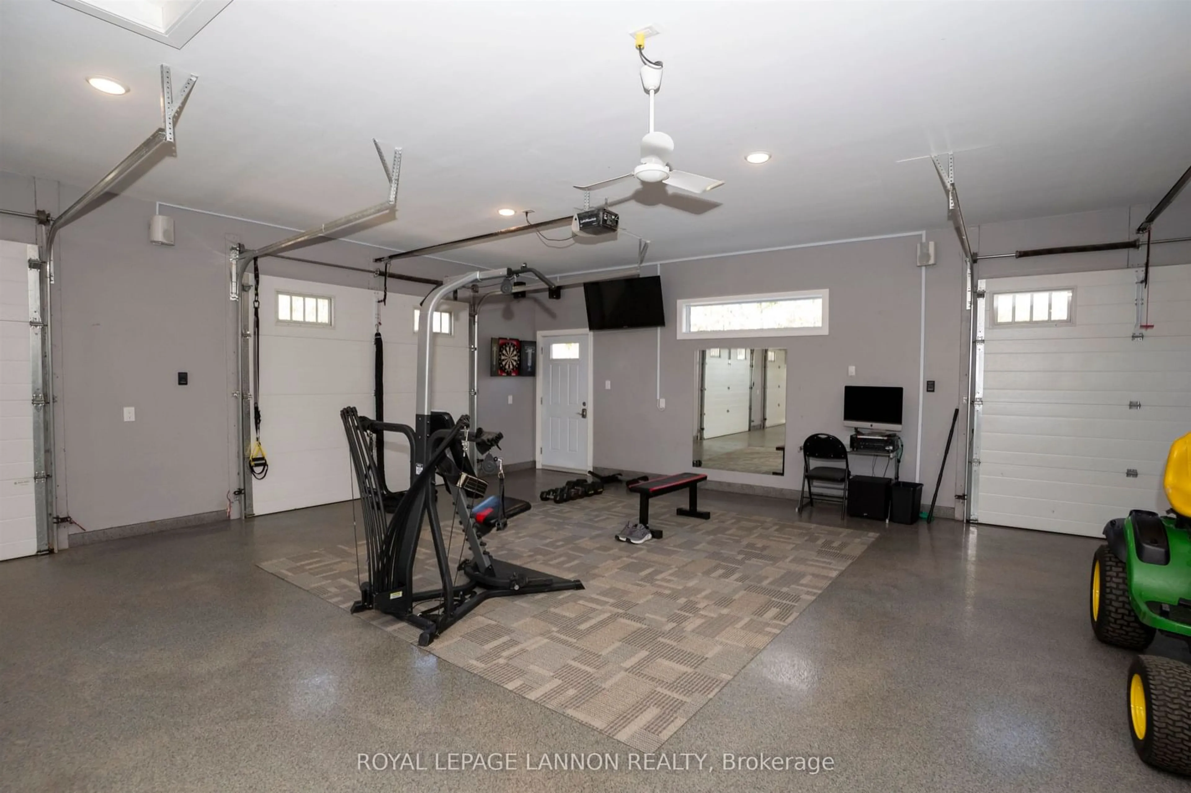 Indoor garage for 26 Margaret St S, Neebing Ontario P7L 0C1