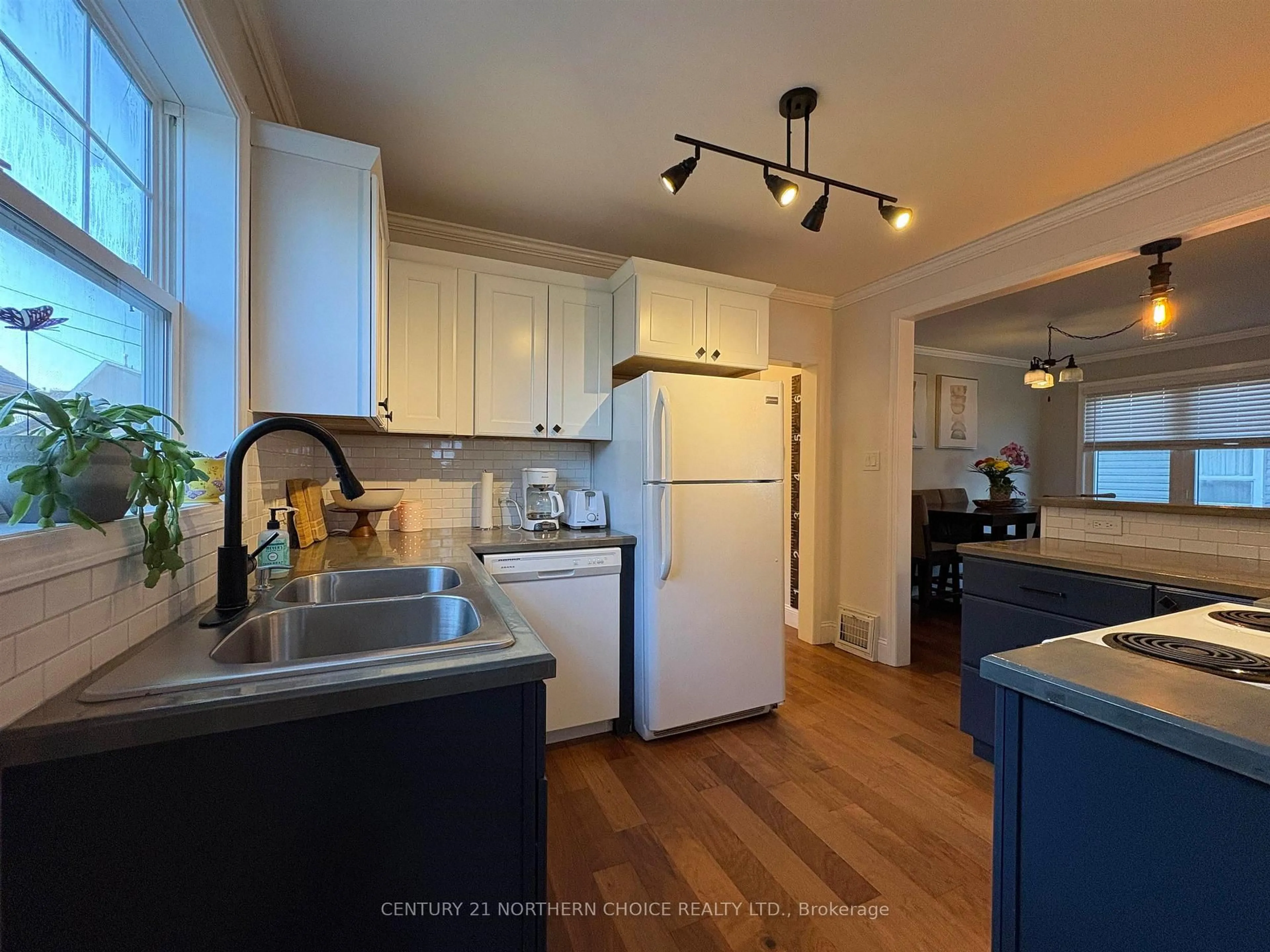 Open concept kitchen, unknown for 408 Third St, Fort Frances Ontario P9A 1R3