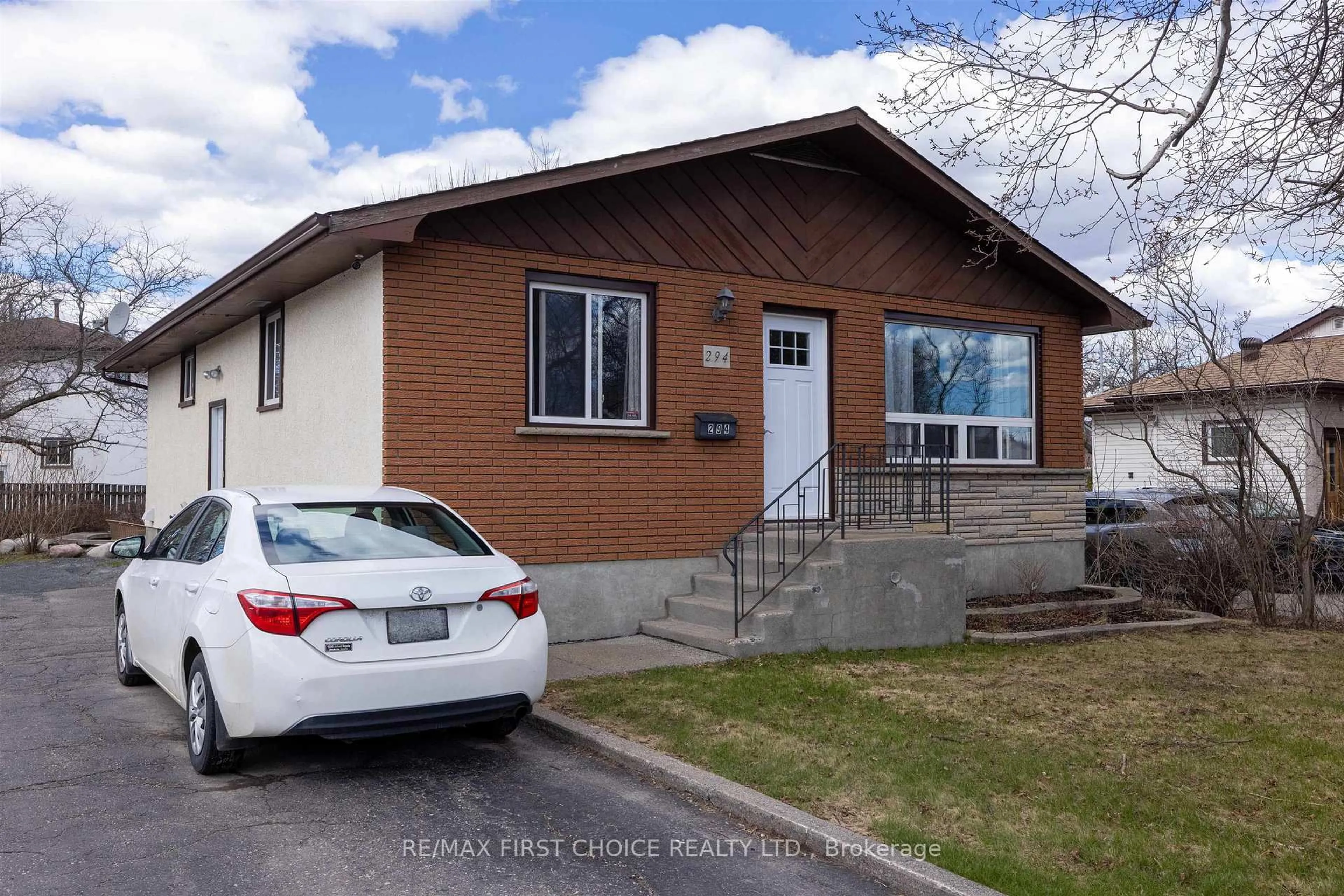 Unknown for 294 Algonquin Ave, Thunder Bay Ontario P7B 4T5