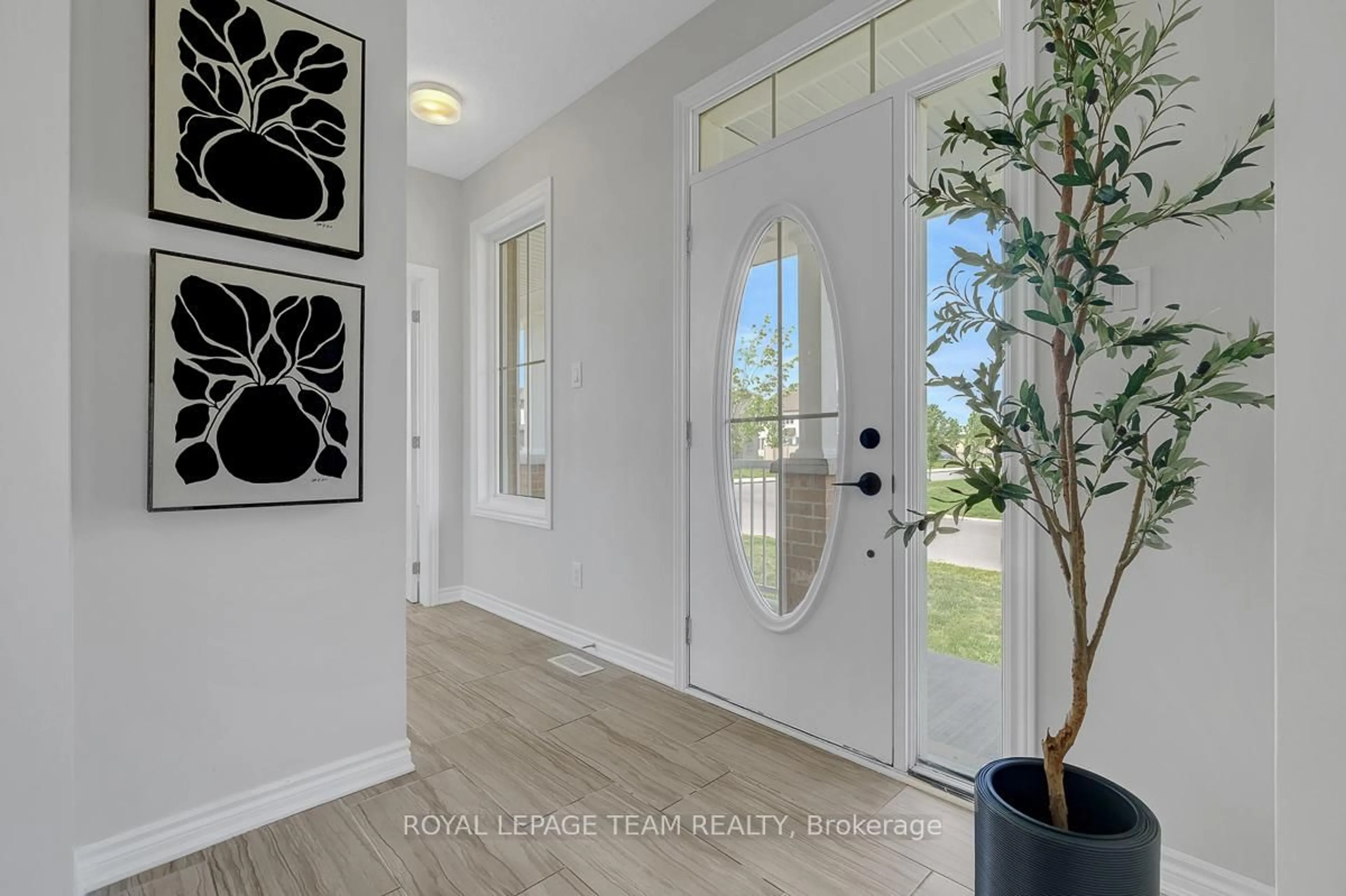 Indoor entryway for 133 Celestial Grve, Ottawa Ontario K2J 6S8