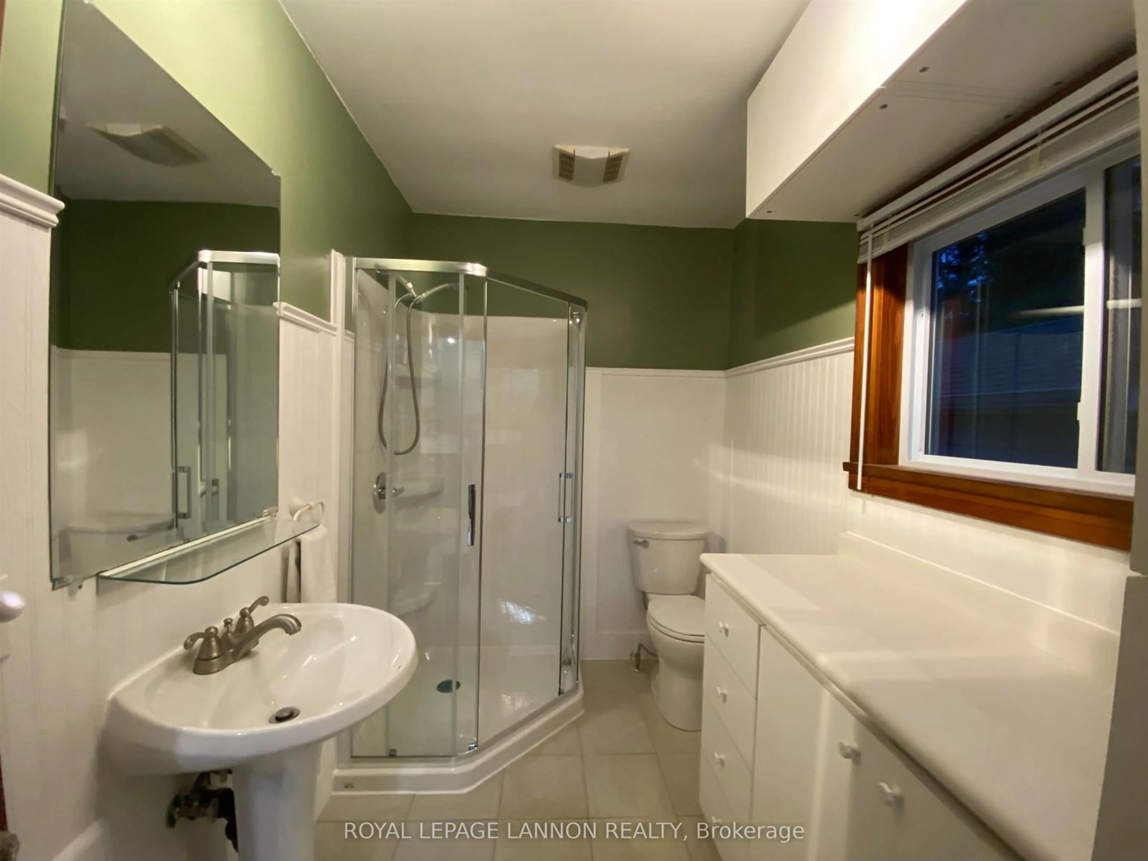 Standard bathroom, ceramic/tile floor for 351 Amethyst Harbour Cliff Rd, Shuniah Ontario P7A 0B4