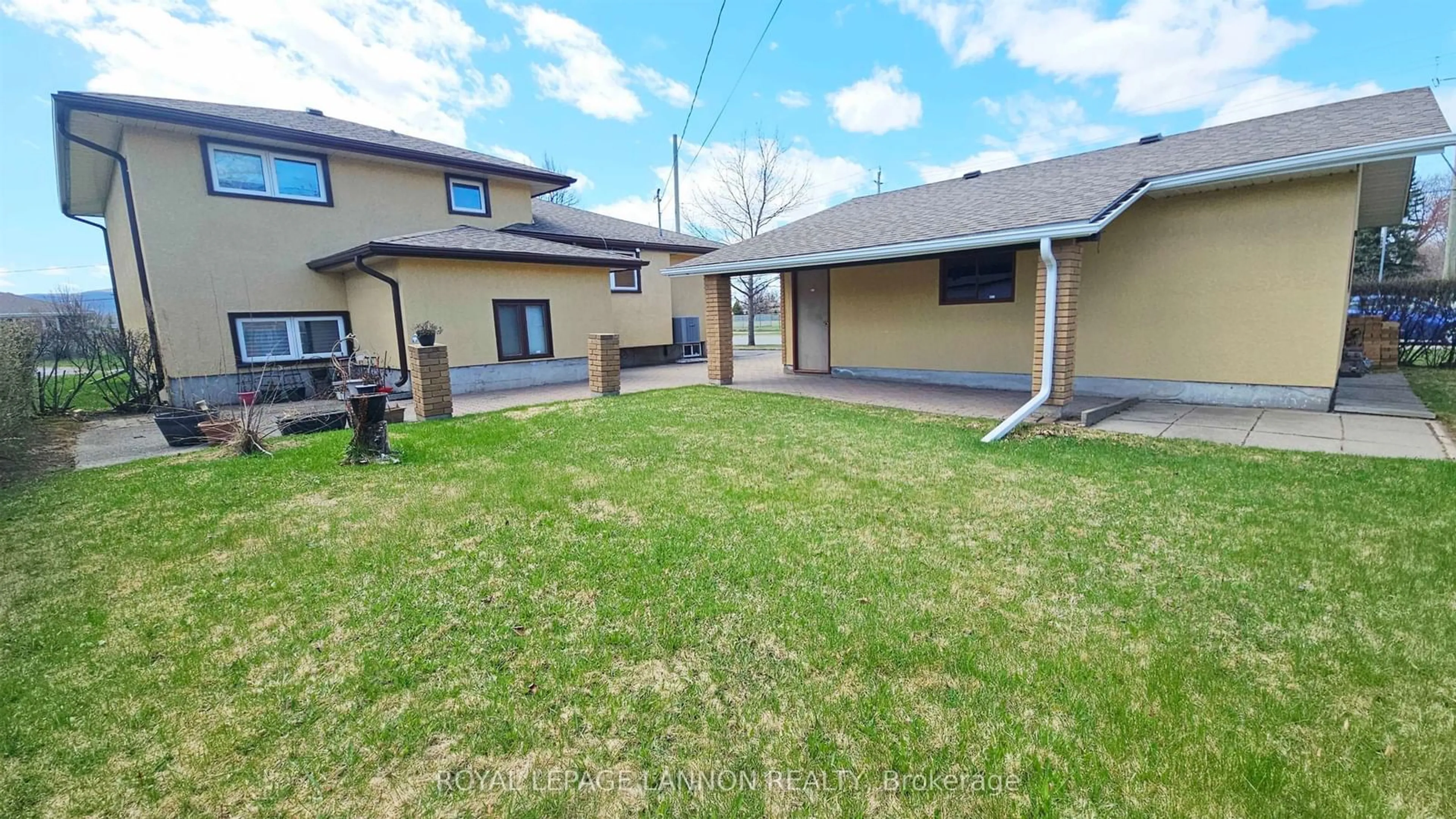 Patio, street for 459 Frontenac Bywy, Thunder Bay Ontario P7C 1M5