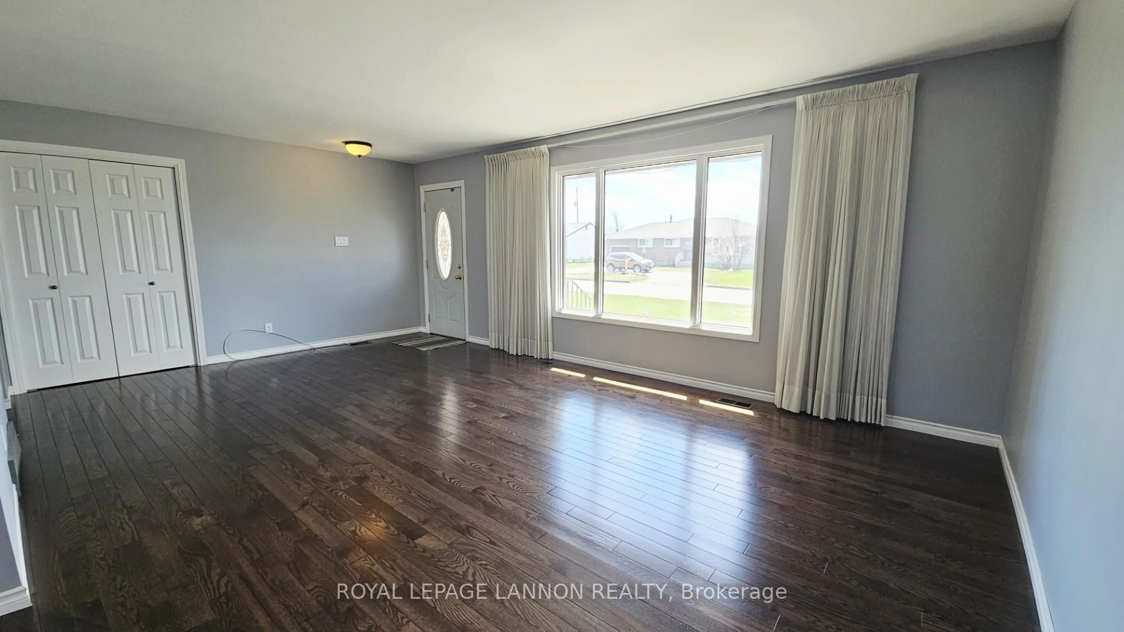 A pic of a room for 459 Frontenac Bywy, Thunder Bay Ontario P7C 1M5