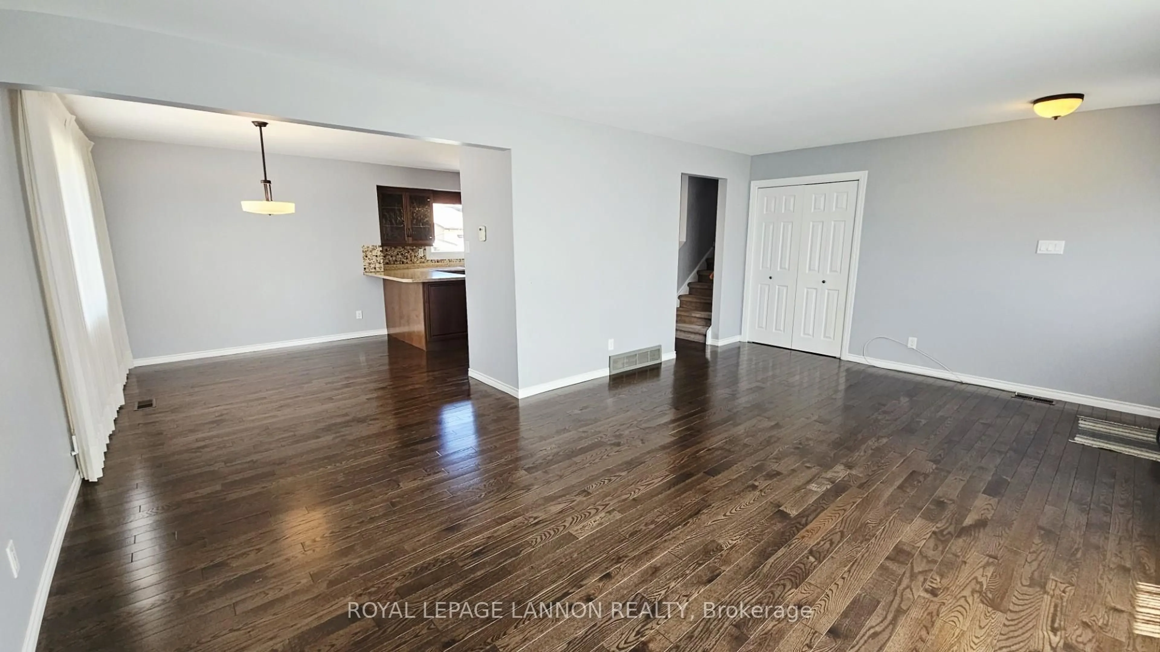 A pic of a room for 459 Frontenac Bywy, Thunder Bay Ontario P7C 1M5