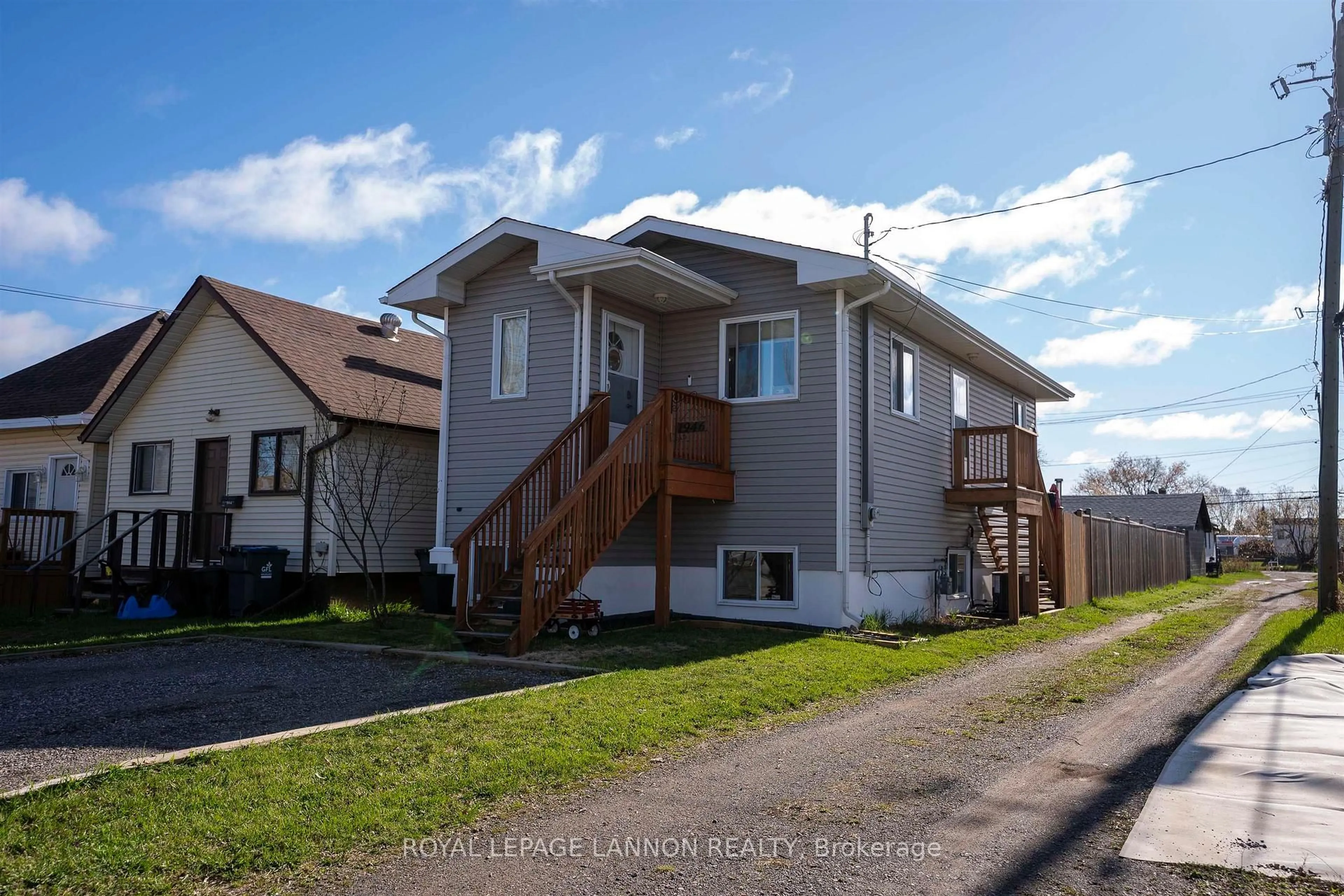 A pic from outside/outdoor area/front of a property/back of a property/a pic from drone, street for 1946 Home Ave, Thunder Bay Ontario P7E 3C4