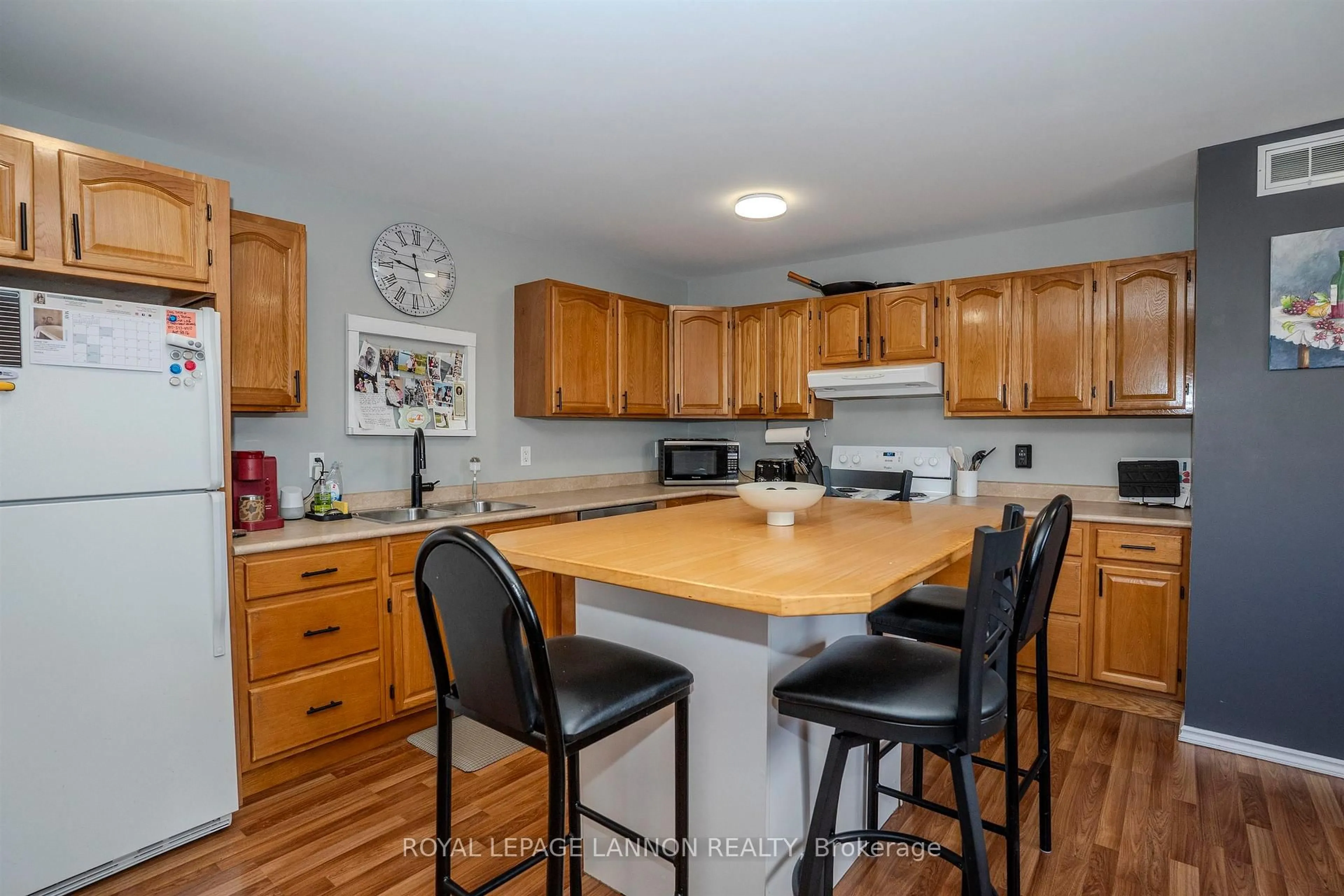 Open concept kitchen, wood/laminate floor for 1946 Home Ave, Thunder Bay Ontario P7E 3C4