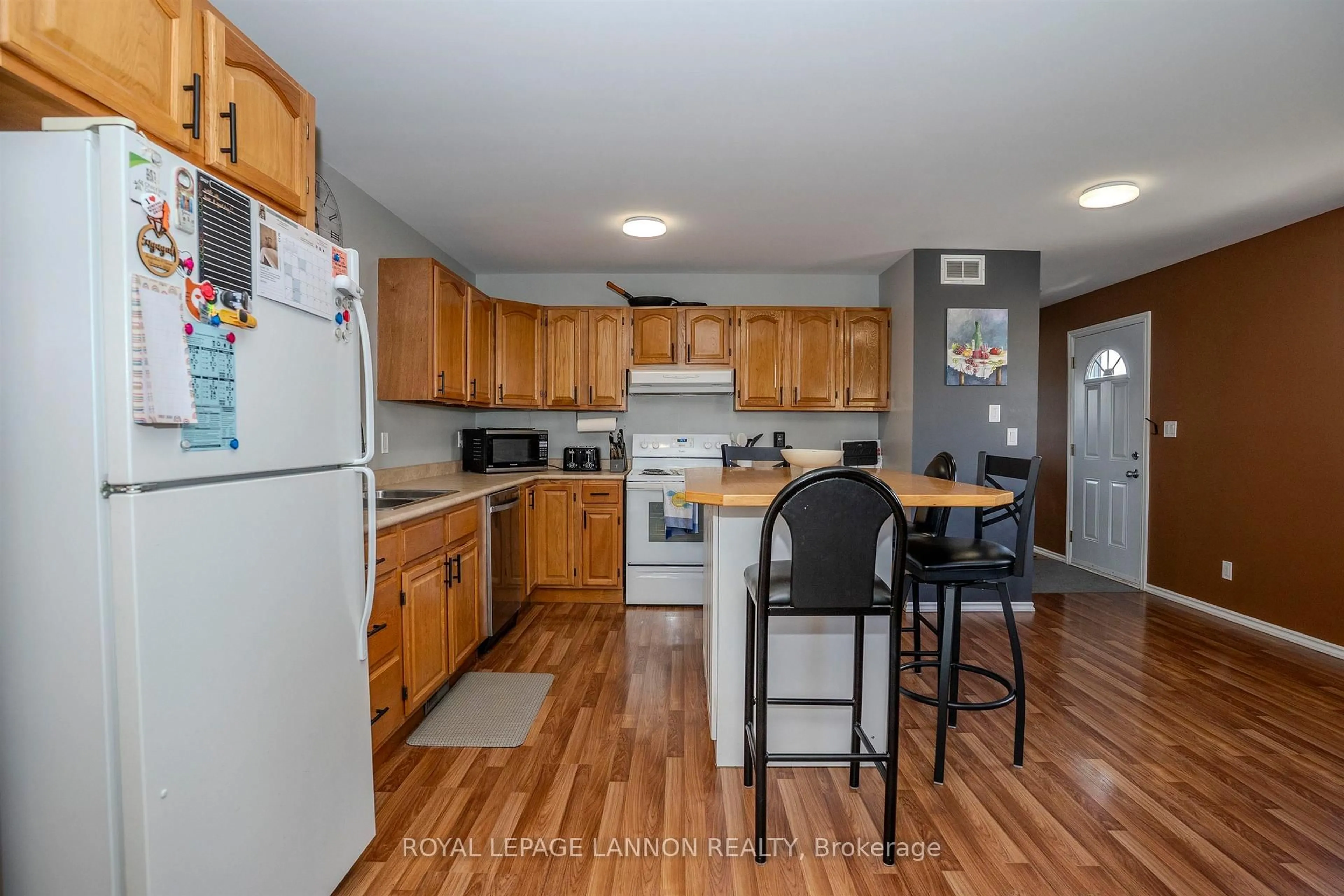 Standard kitchen, unknown for 1946 Home Ave, Thunder Bay Ontario P7E 3C4