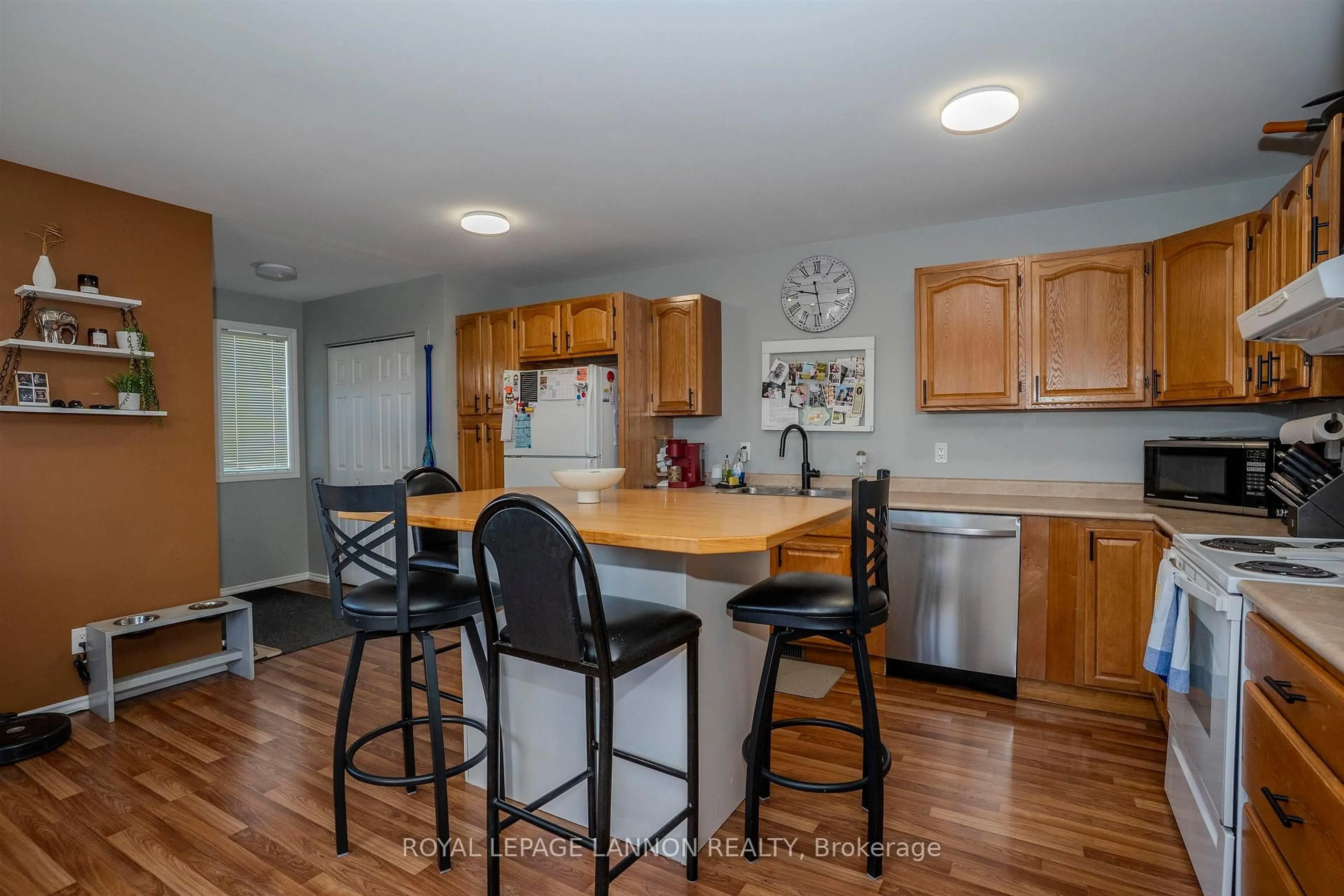 Open concept kitchen, wood/laminate floor for 1946 Home Ave, Thunder Bay Ontario P7E 3C4