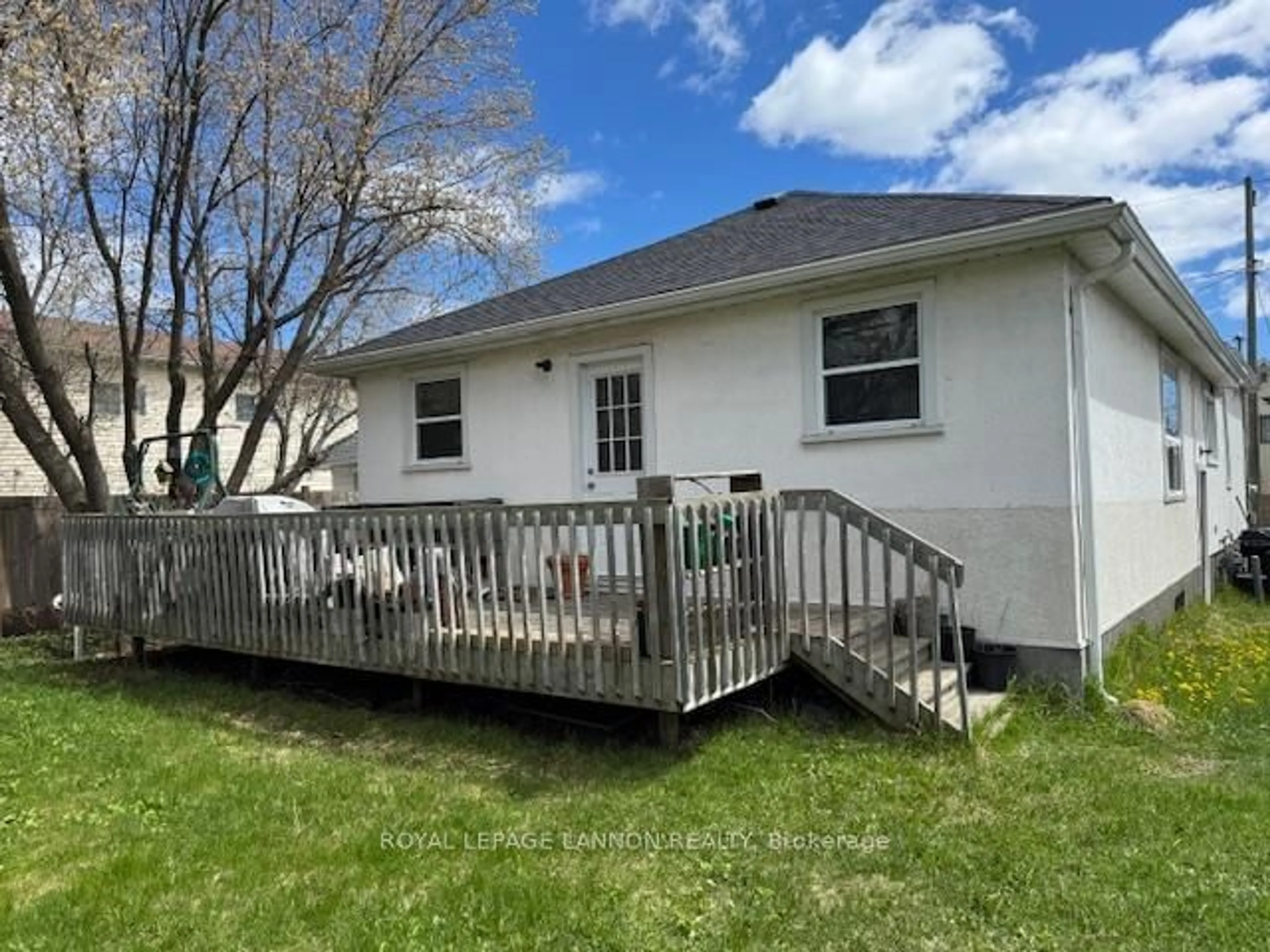 Home with vinyl exterior material, unknown for 42 Ontario St, Thunder Bay Ontario P7B 3E9