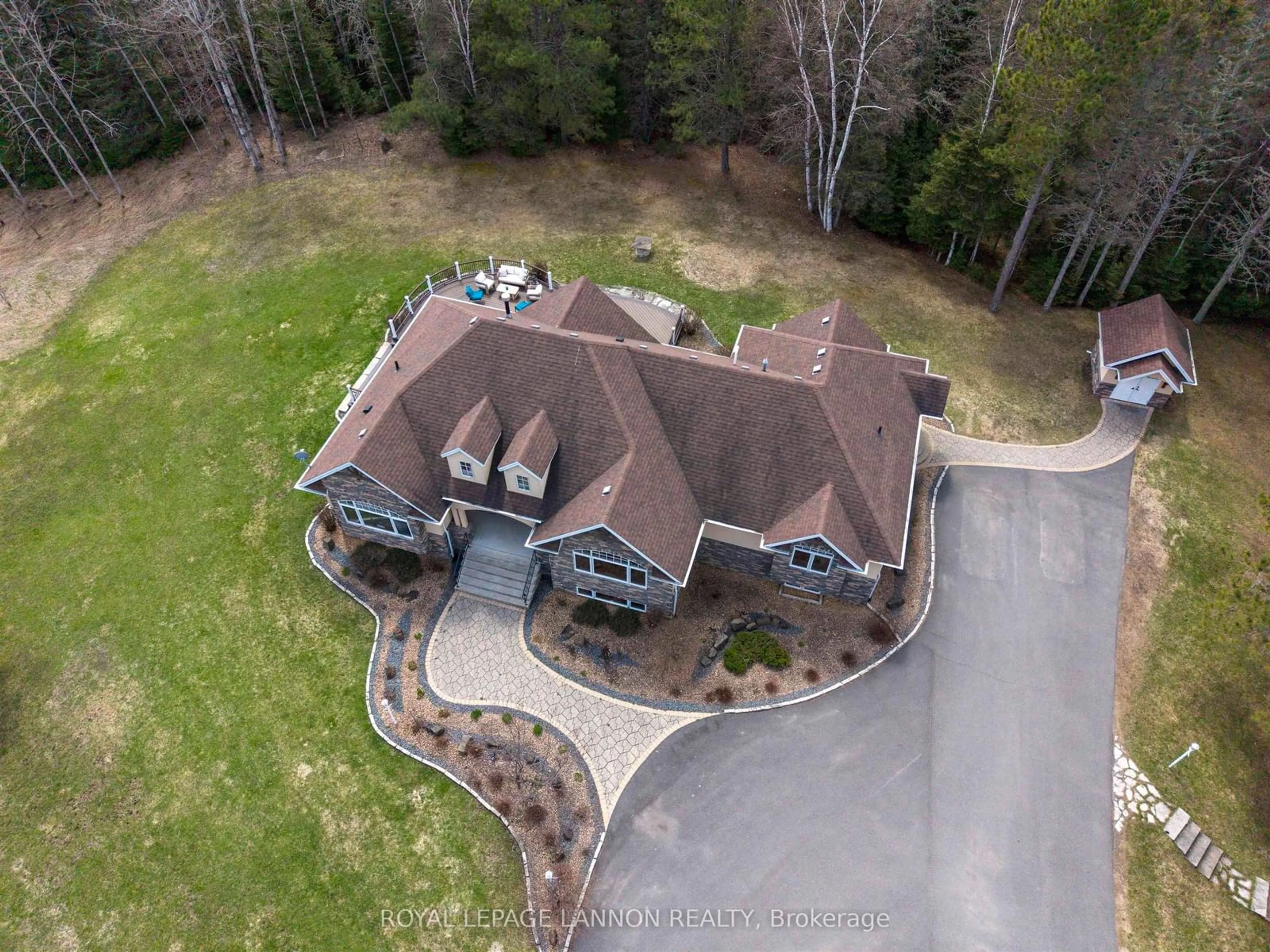 A pic from outside/outdoor area/front of a property/back of a property/a pic from drone, unknown for 791 Hilldale Rd, Thunder Bay Ontario P7G 1Z9