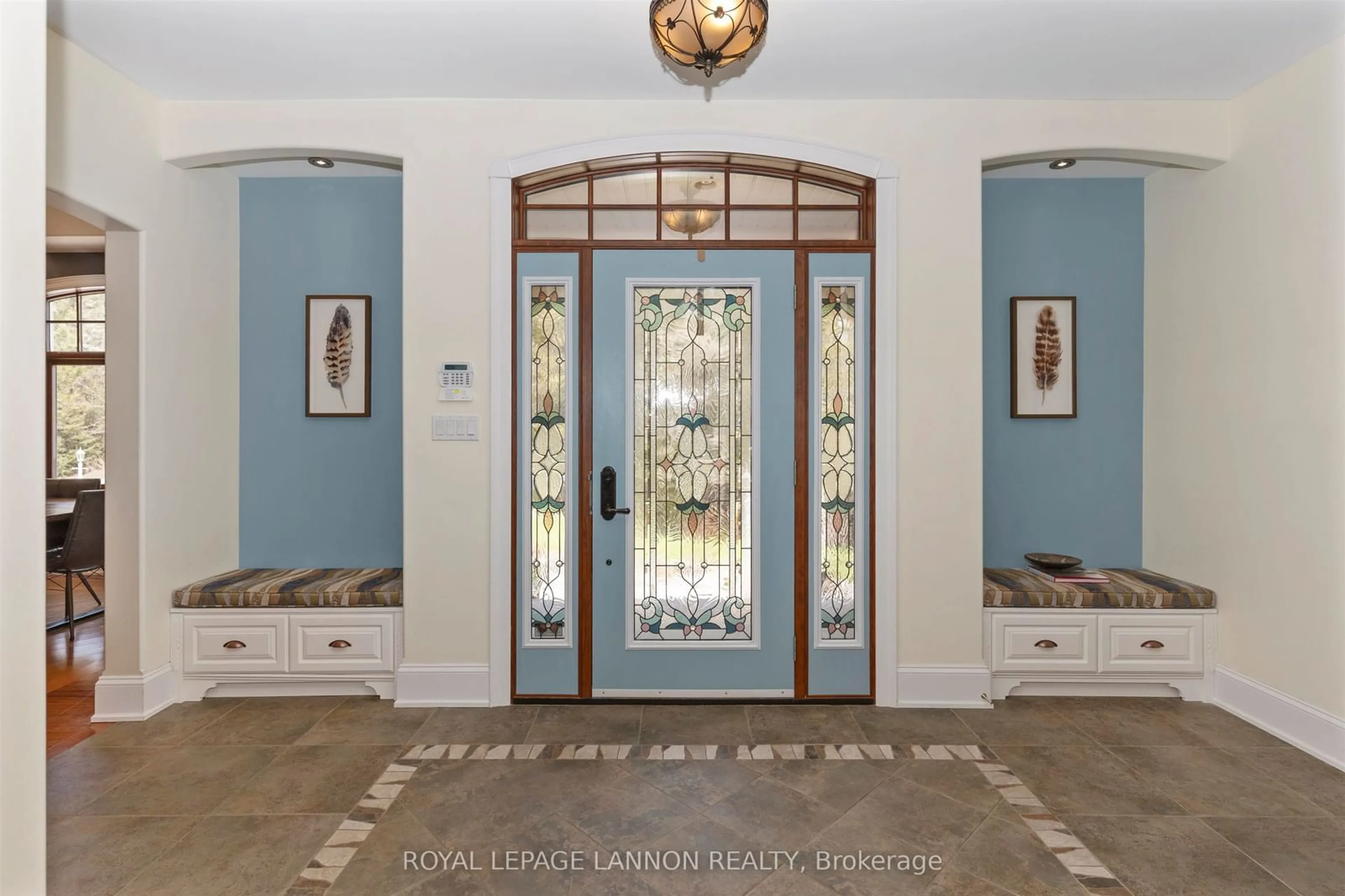 Indoor entryway for 791 Hilldale Rd, Thunder Bay Ontario P7G 1Z9
