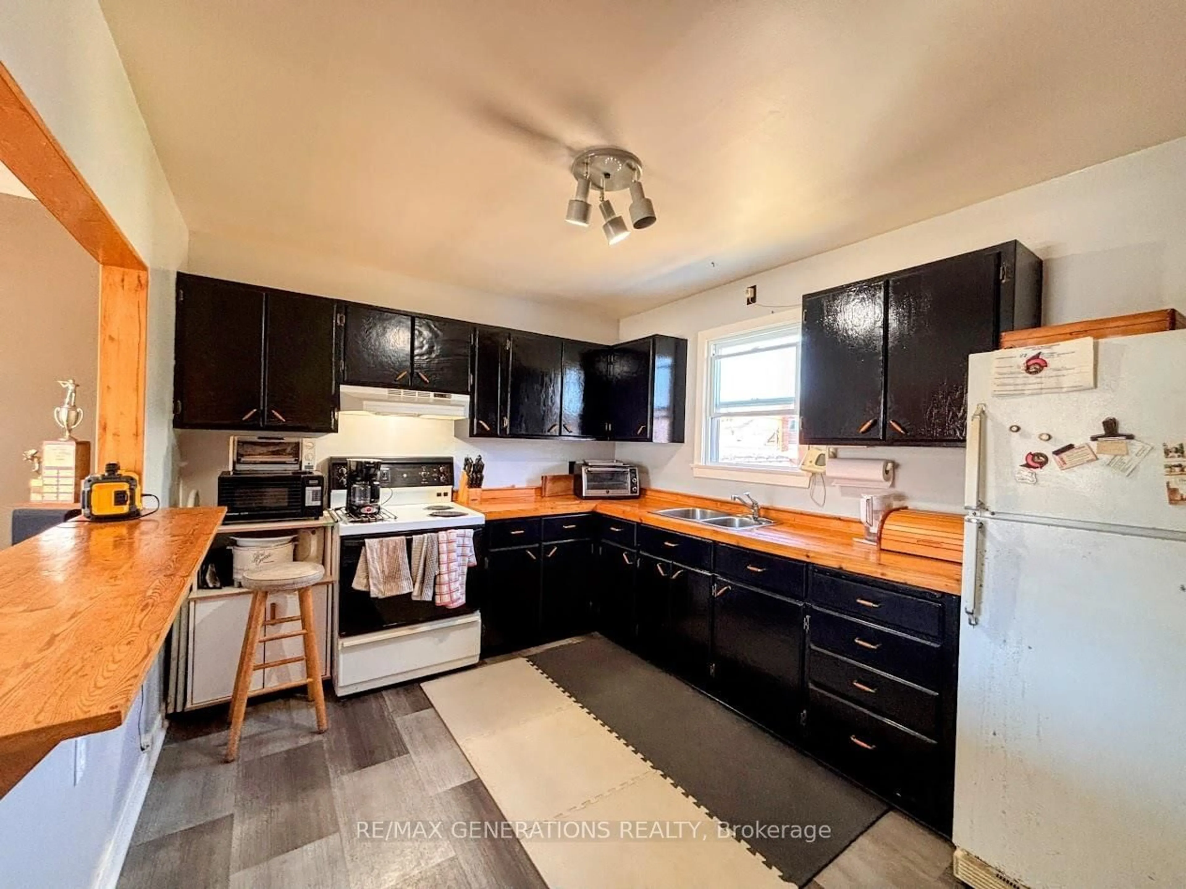 Standard kitchen, unknown for 25 Neebig Ave, Manitouwadge Ontario P0T 2C0