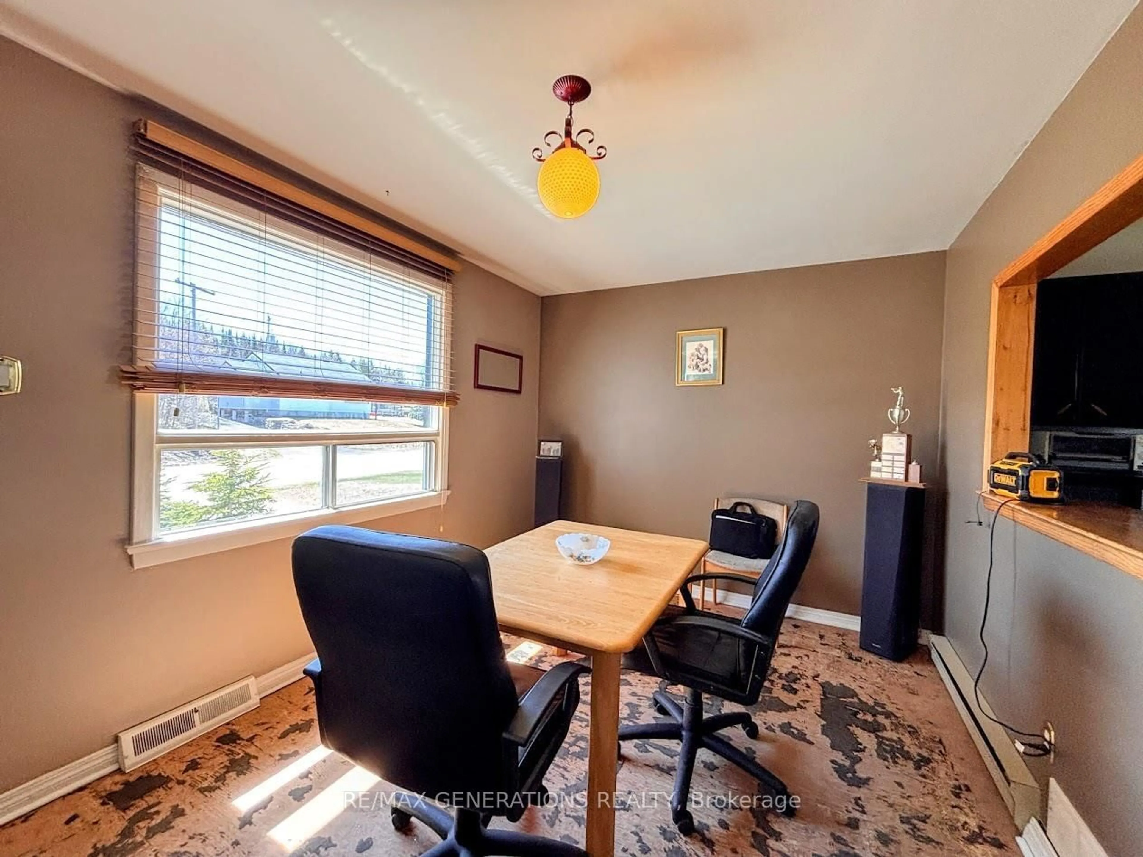 A pic of a room for 25 Neebig Ave, Manitouwadge Ontario P0T 2C0