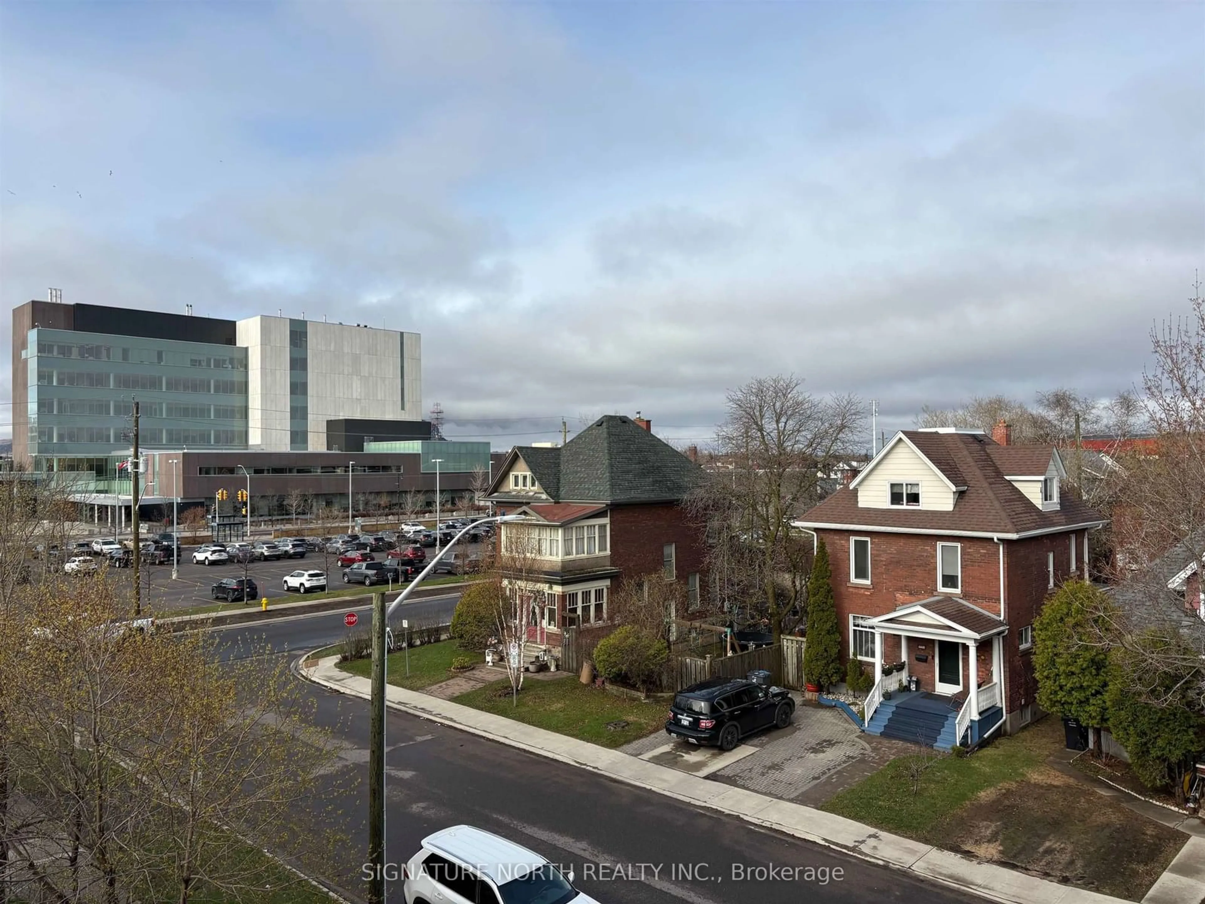 A pic from outside/outdoor area/front of a property/back of a property/a pic from drone, city buildings view from balcony for 230 Brodie St, Thunder Bay Ontario P7C 3S5