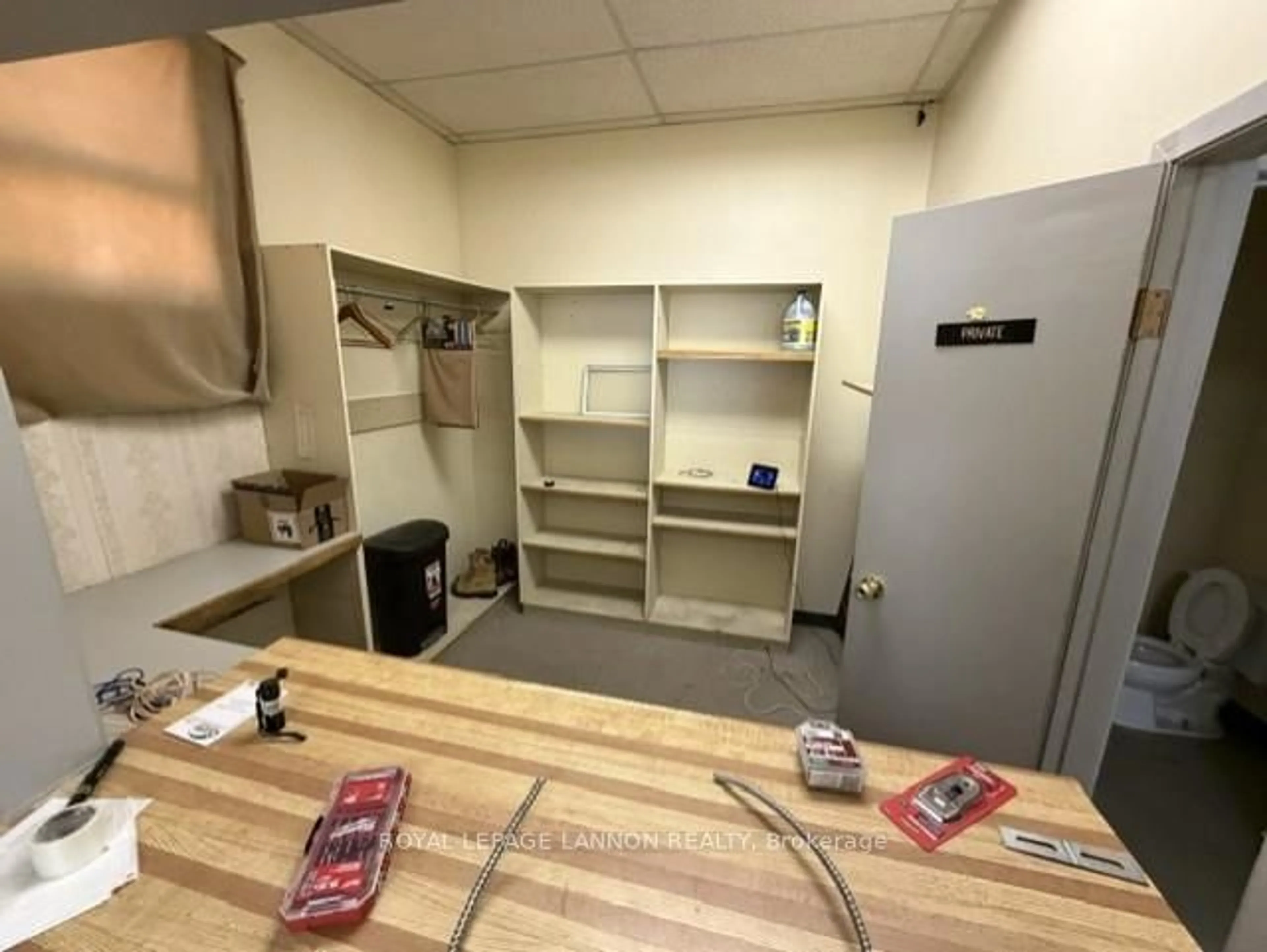 Unknown for 142 College St, Thunder Bay Ontario P7A 5J7