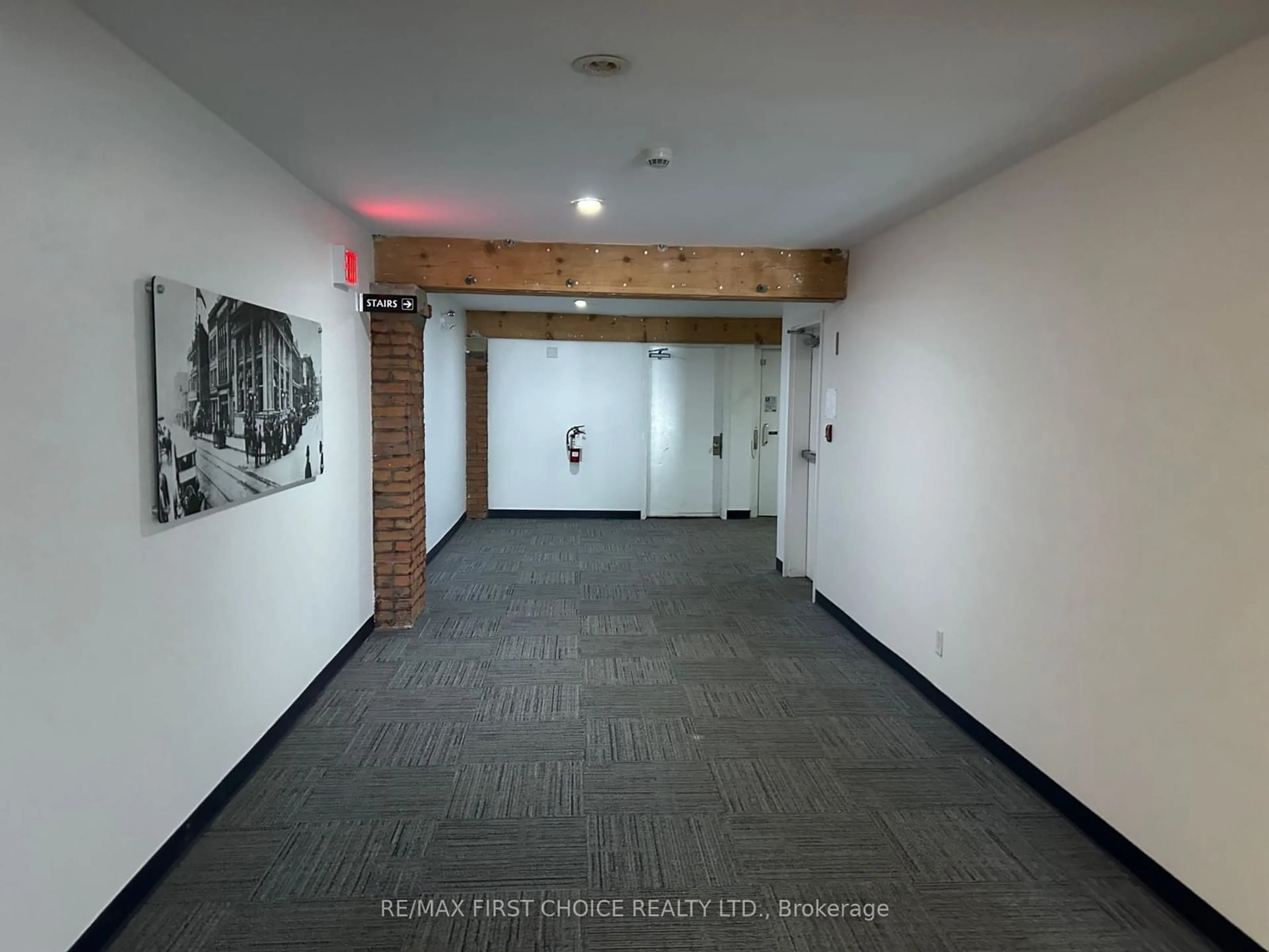 Indoor foyer for 37 Cumberland St #103, Thunder Bay Ontario P7B 2T4
