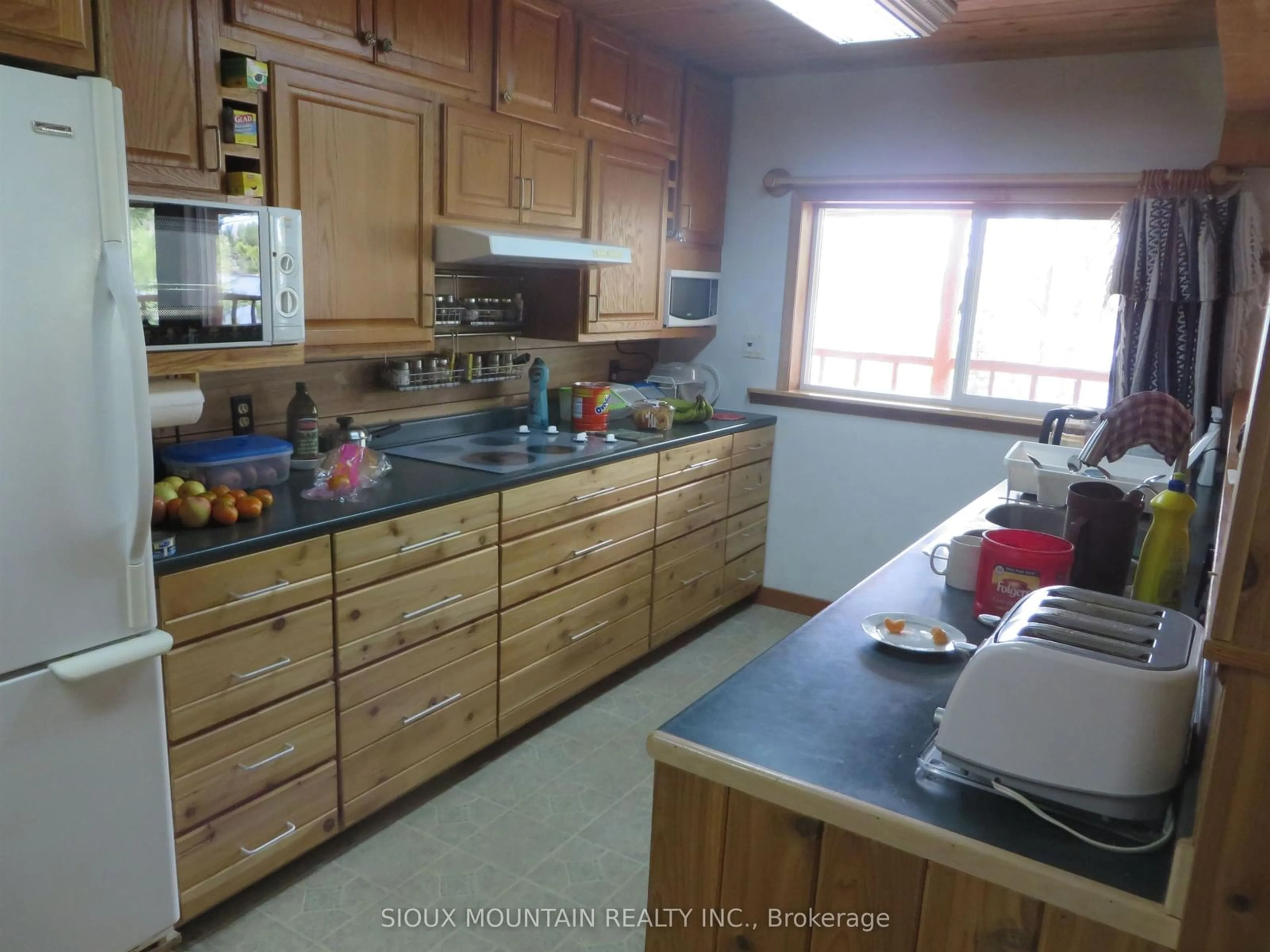 Standard kitchen, unknown for 1844 Southshore Drive, Sioux Lookout Ontario P8T 0A7