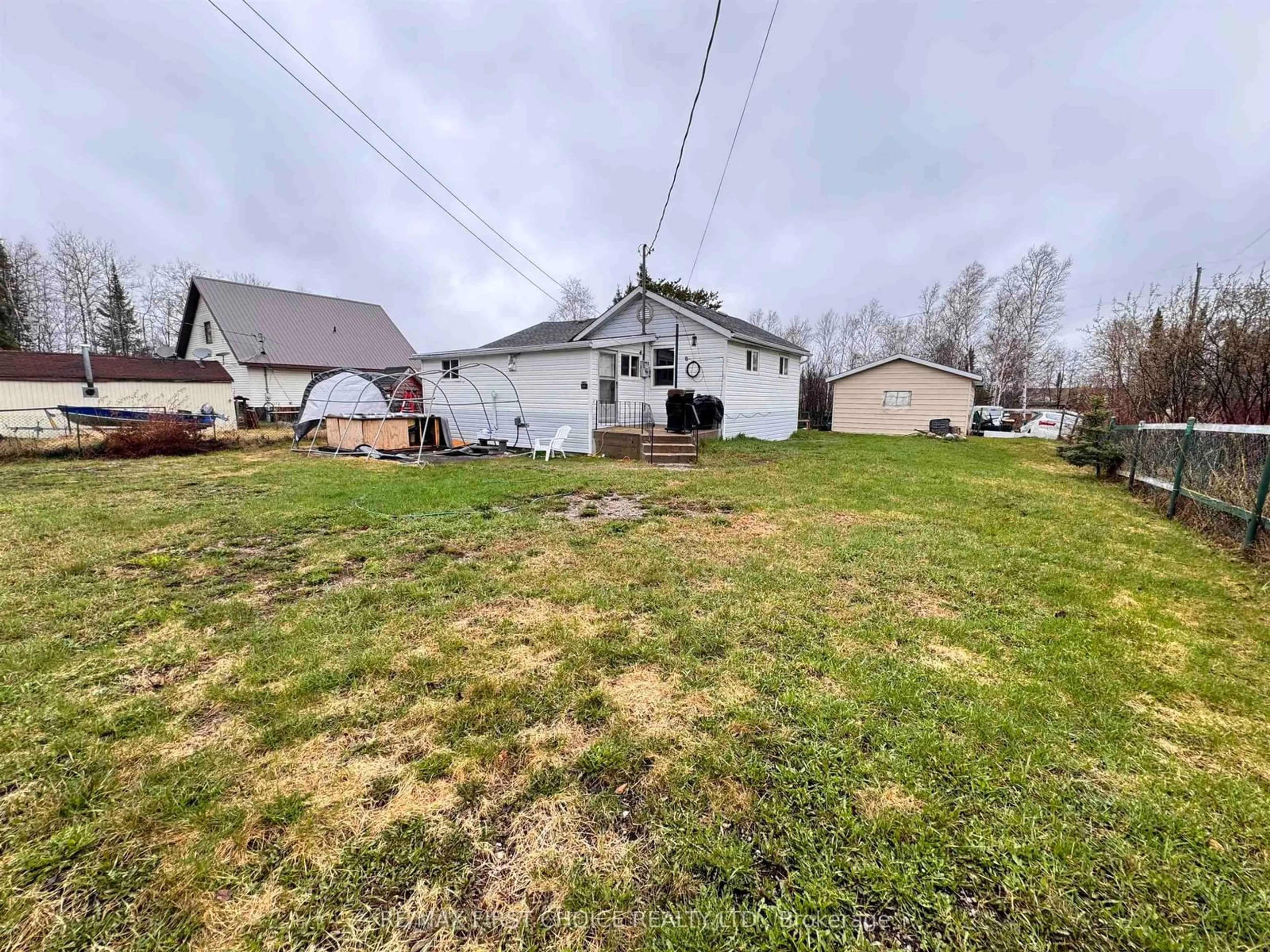 A pic from outside/outdoor area/front of a property/back of a property/a pic from drone, street for 16 Birch Lane, Red Lake Ontario P0V 2C0