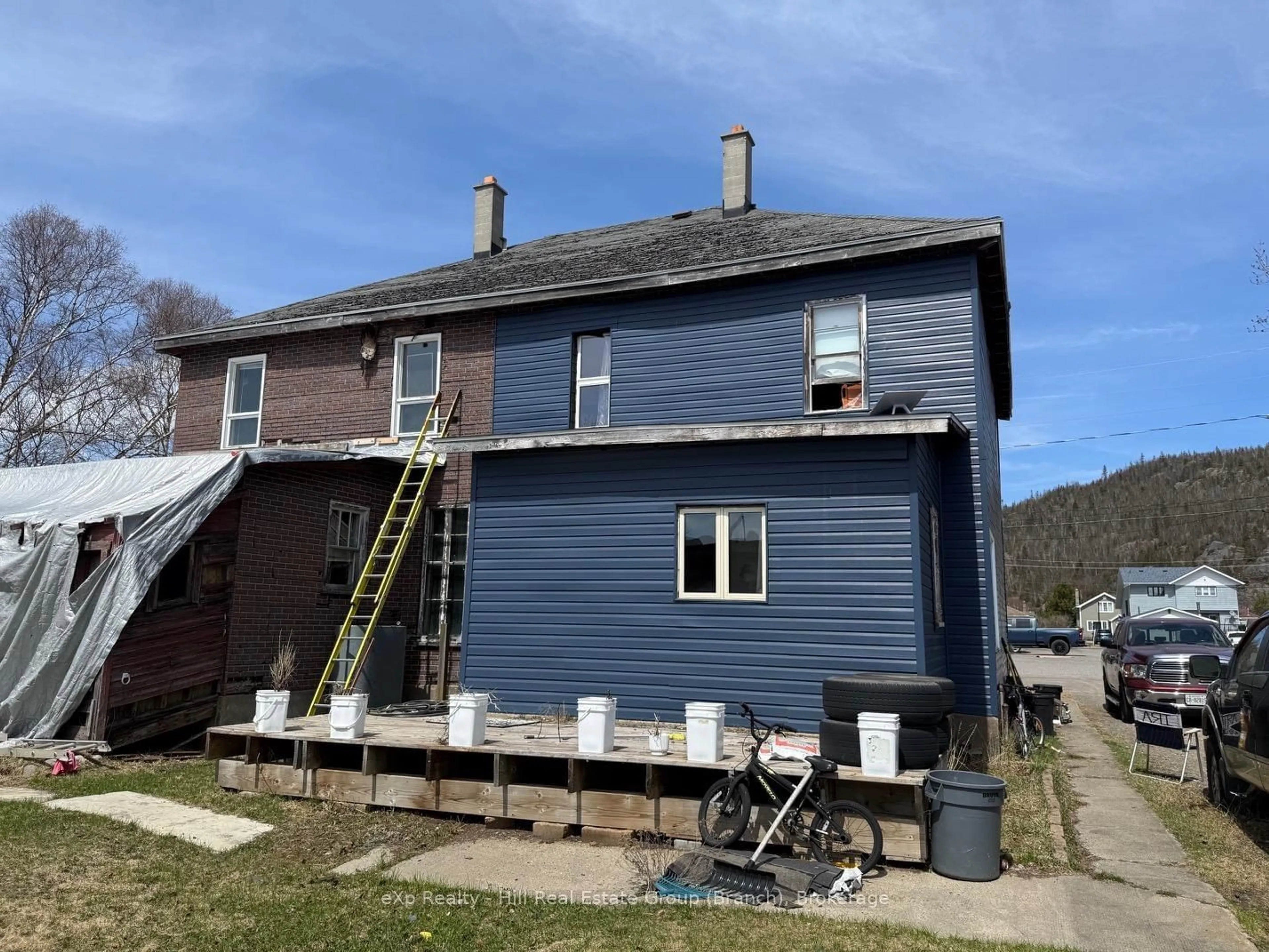 Home with vinyl exterior material, building for 214 Manitoba St, Schreiber Ontario P0T 2S0